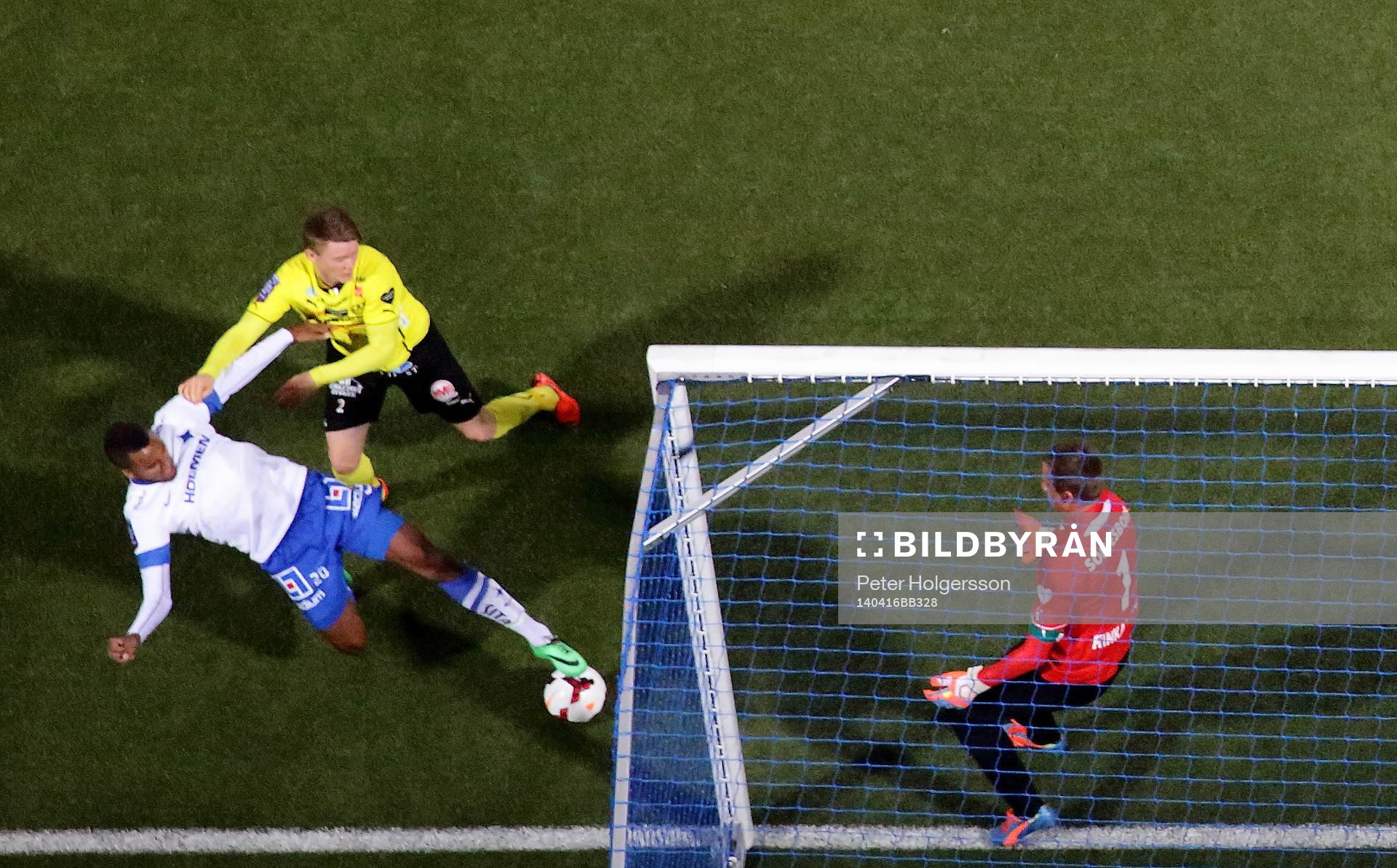 Norrköpings Isaac Kiese Thelin faller mellan <mm2 och