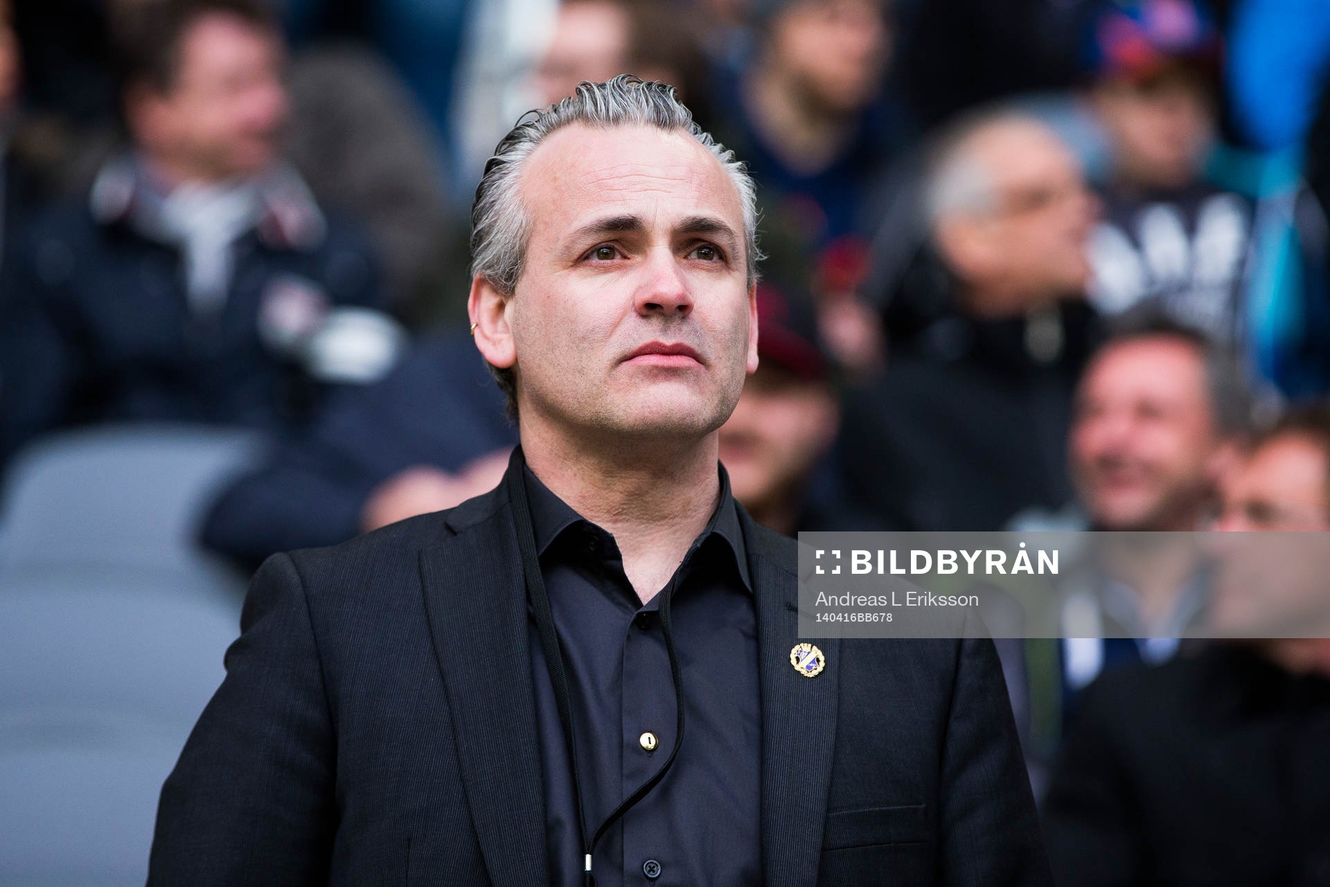 s ordförande Johan Segui innan fotbollsmatchen i