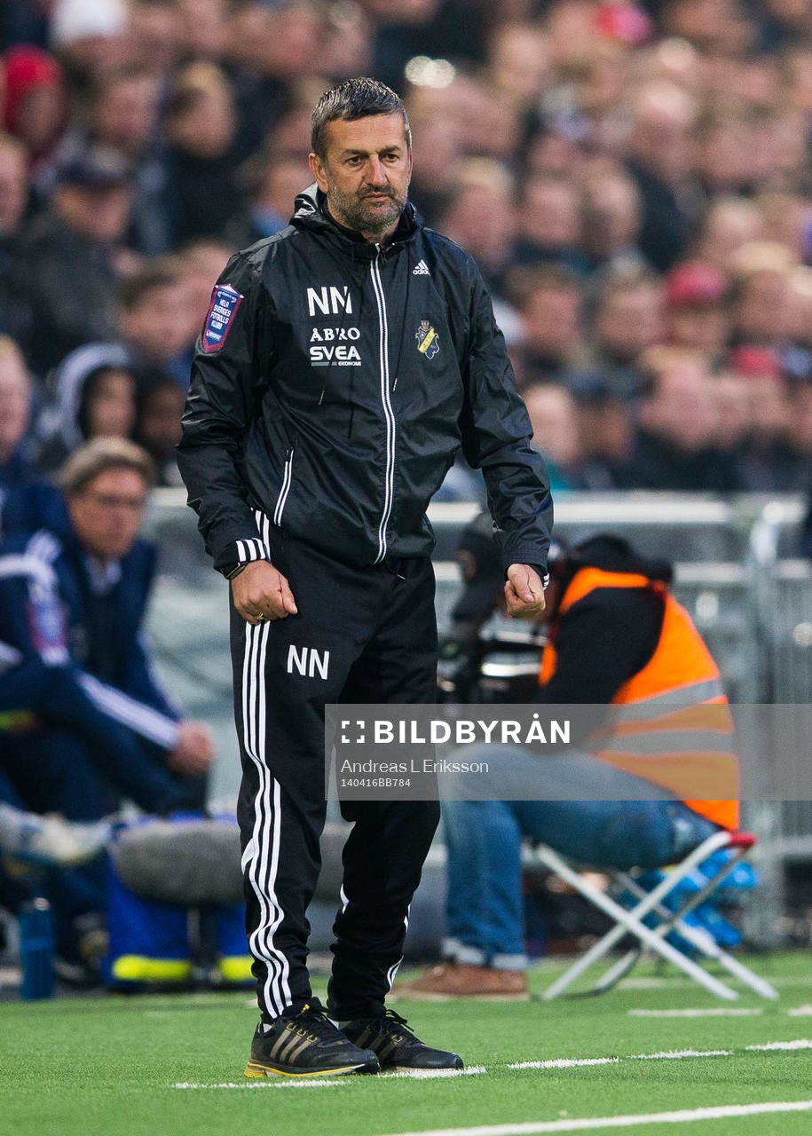 s assisterande tränare Nebojsa Novakovic