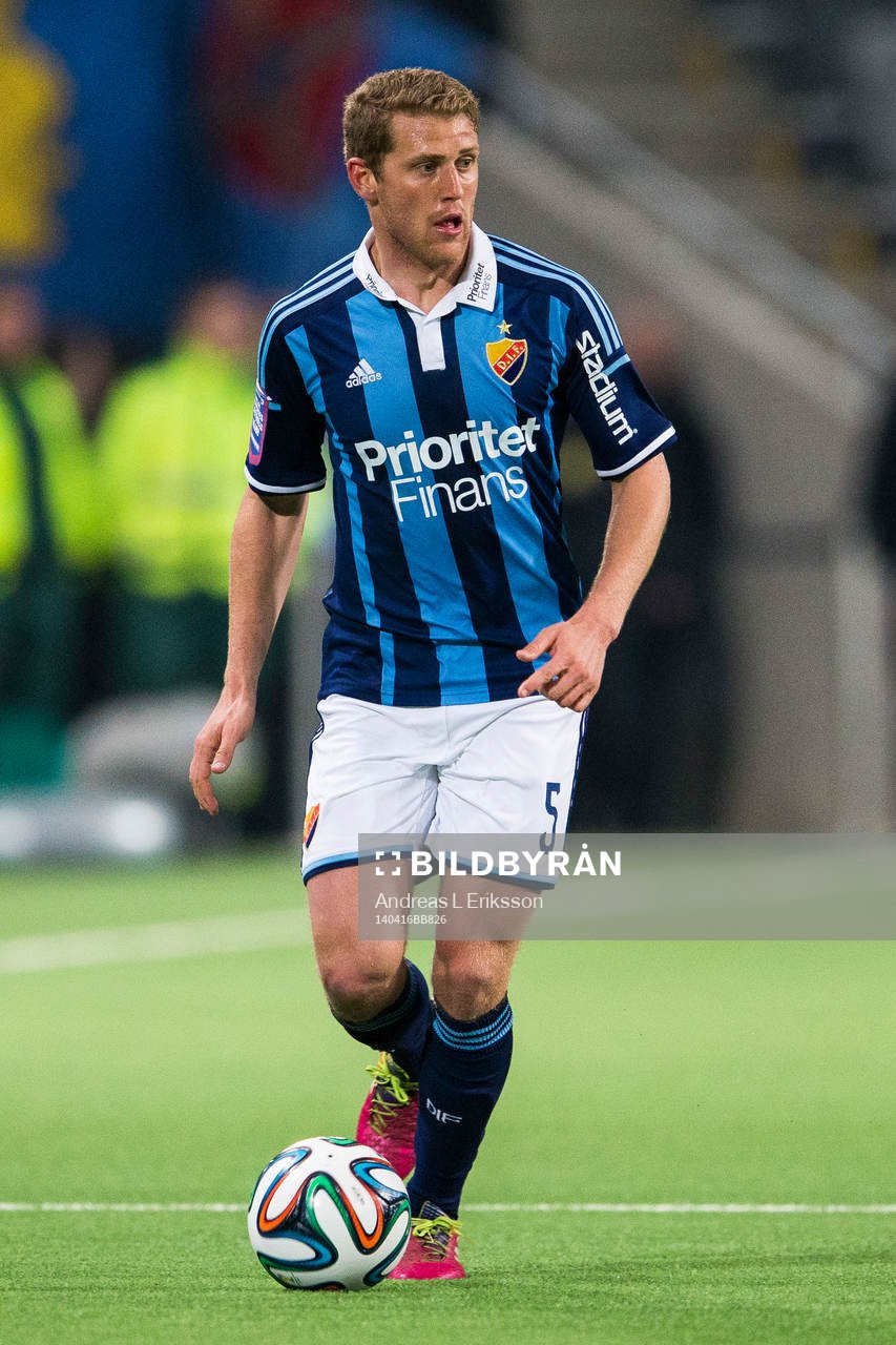 Djurgårdens Stefan Karlsson med bollen