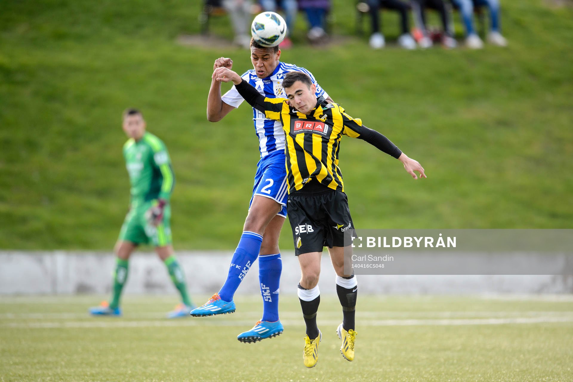 IFK Göteborgs Patrick Dyrestam i nickduell med Häckens