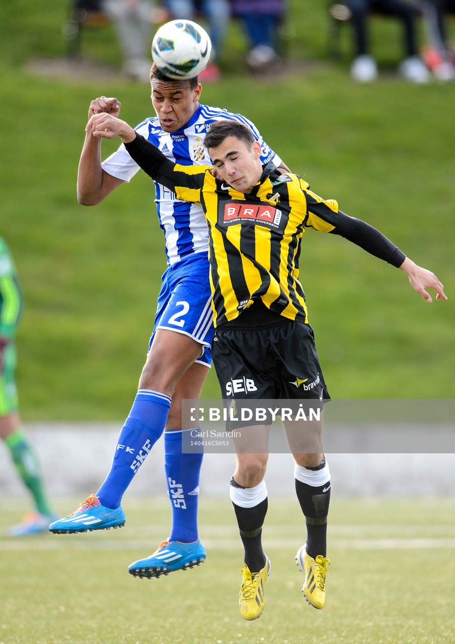 IFK Göteborgs Patrick Dyrestam i nickduell med Häckens