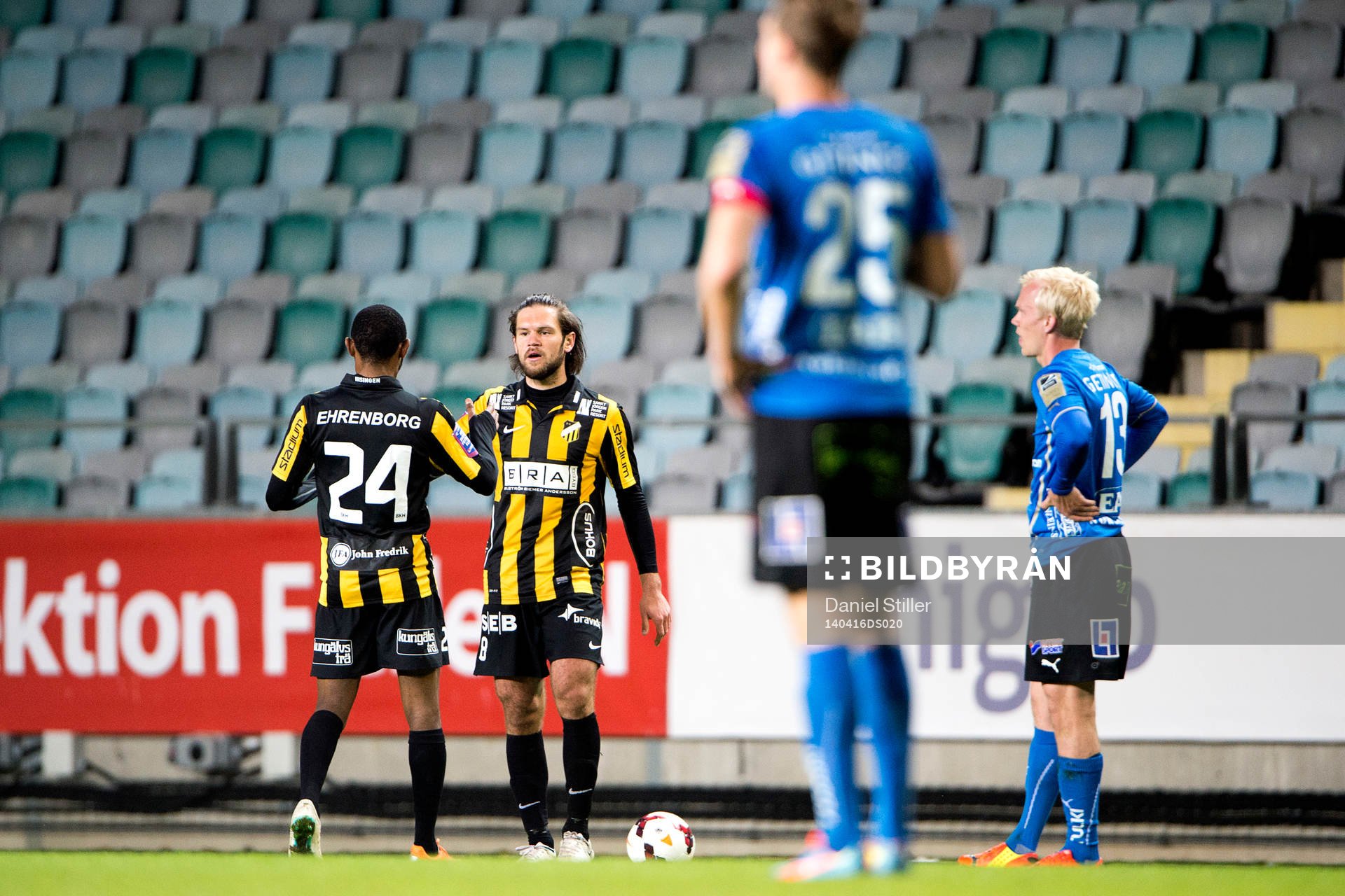Häckens Rene Makondele och Ivo Pekalski jublar