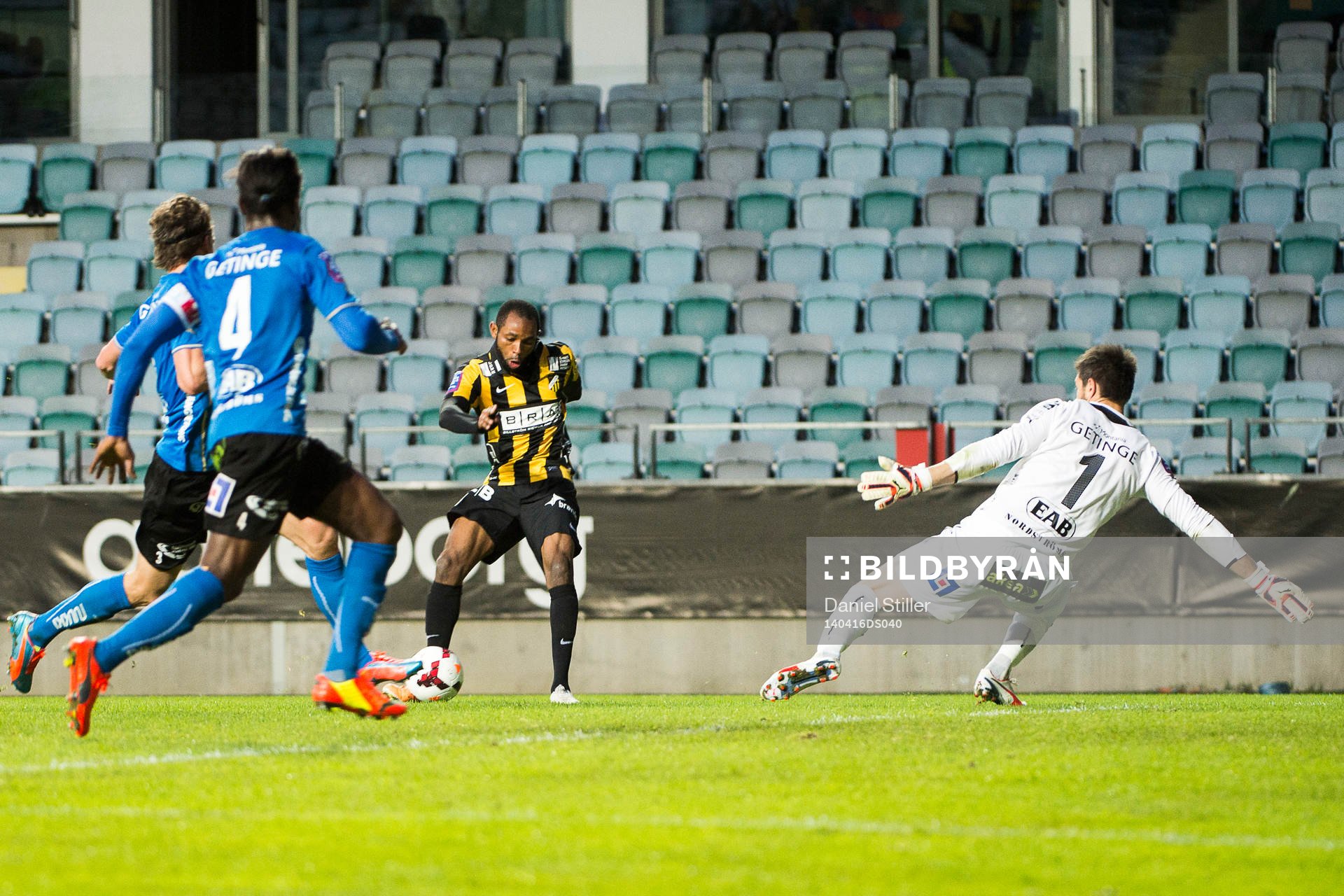 Häckens Rene Makondele testar avslut