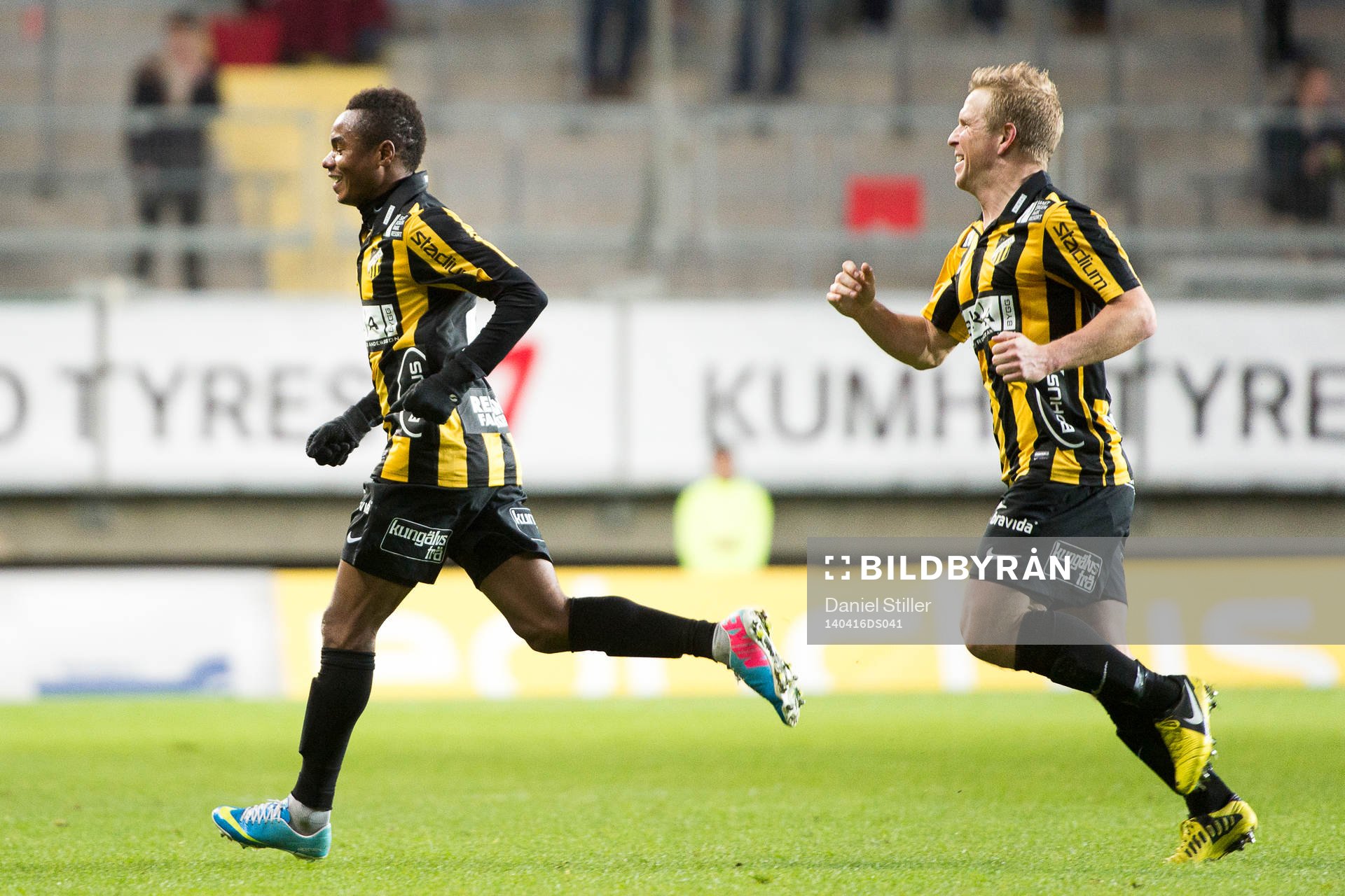Häckens Nasiru Mohammed jublar med David Frölund