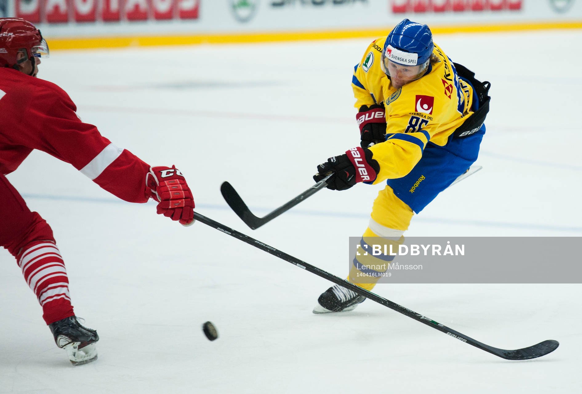 Sveriges Linus Klasen i ishockeylandskampen mellan Sverige