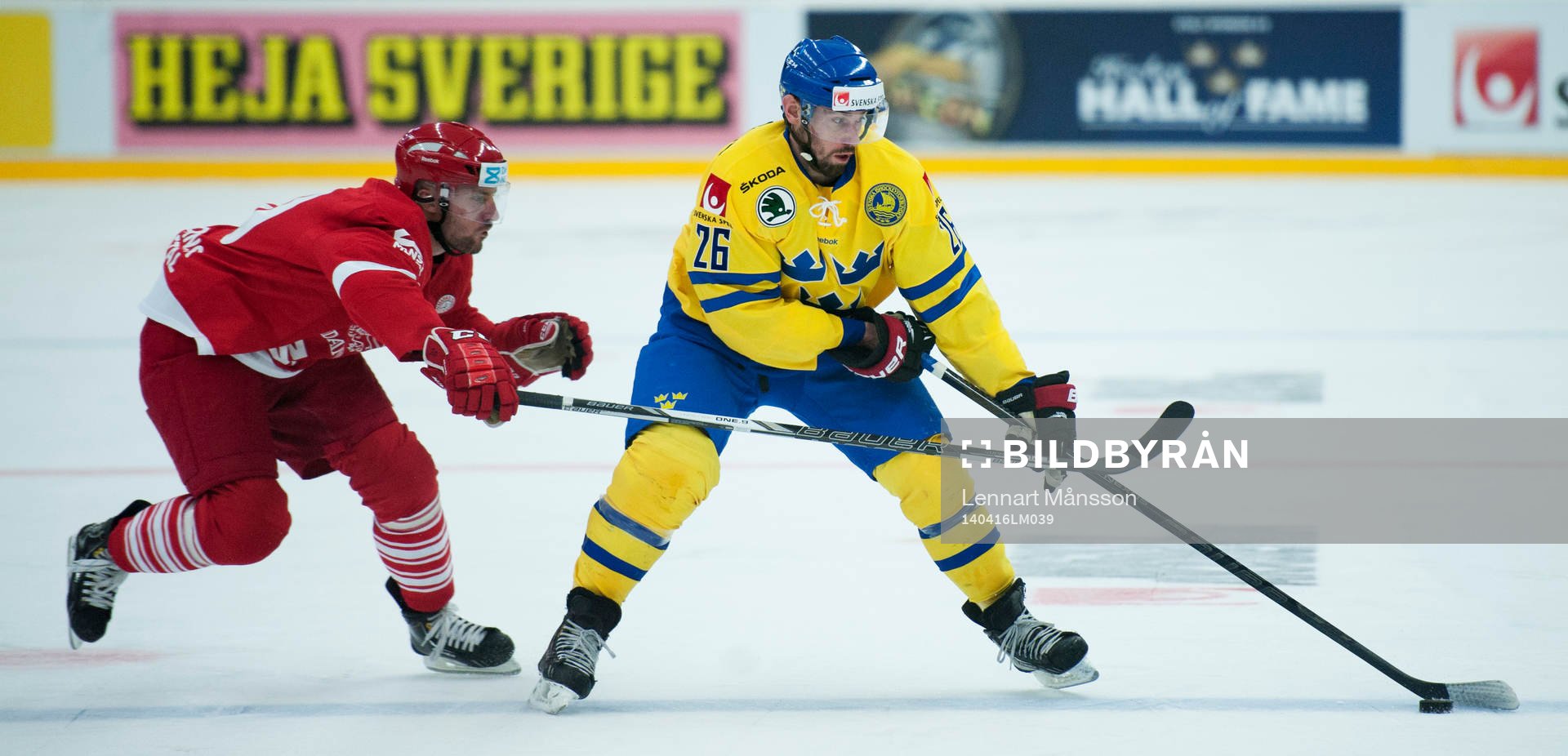 Sveriges Niklas Olausson i ishockeylandskampen mellan