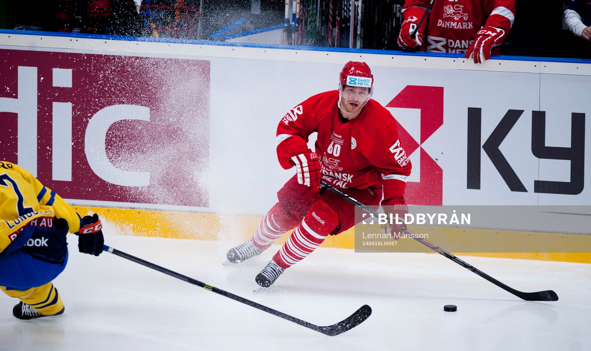 Danmarks Mads Christensen i ishockeylandskampen mellan