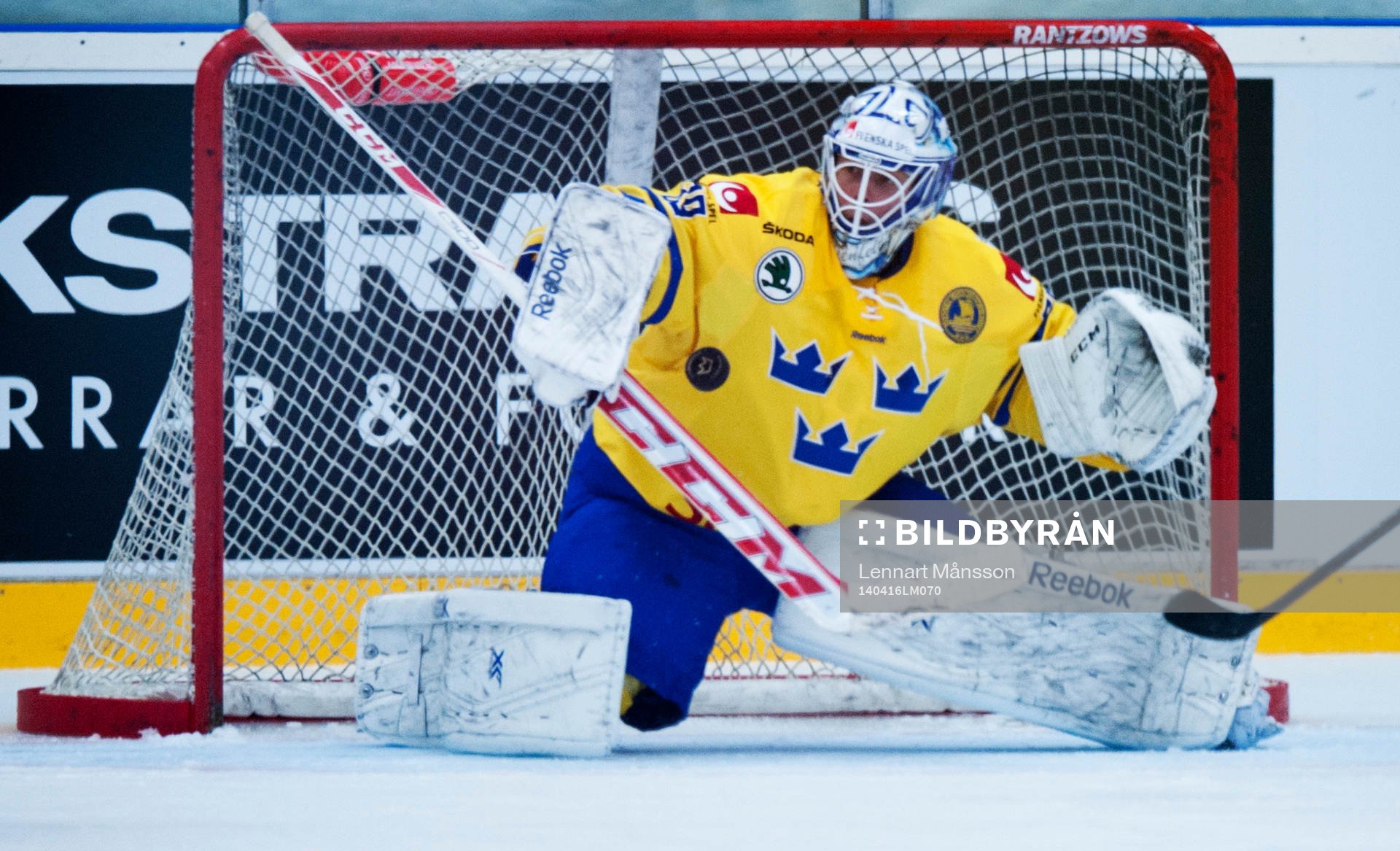 Sveriges målvakt Oscar Alsenfelt i ishockeylandskampen