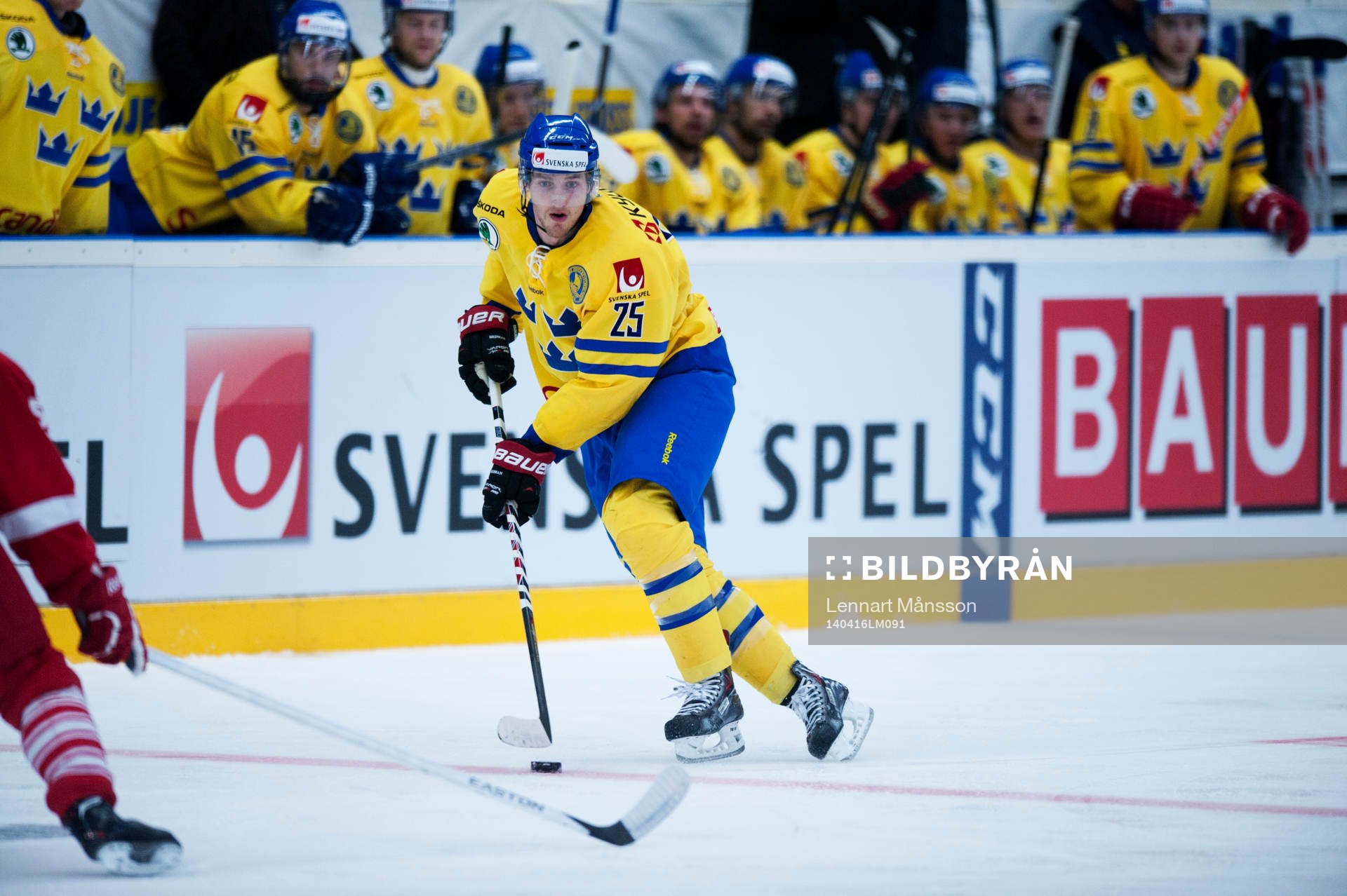 Sveriges Anton Hedman i ishockeylandskampen mellan Sverige
