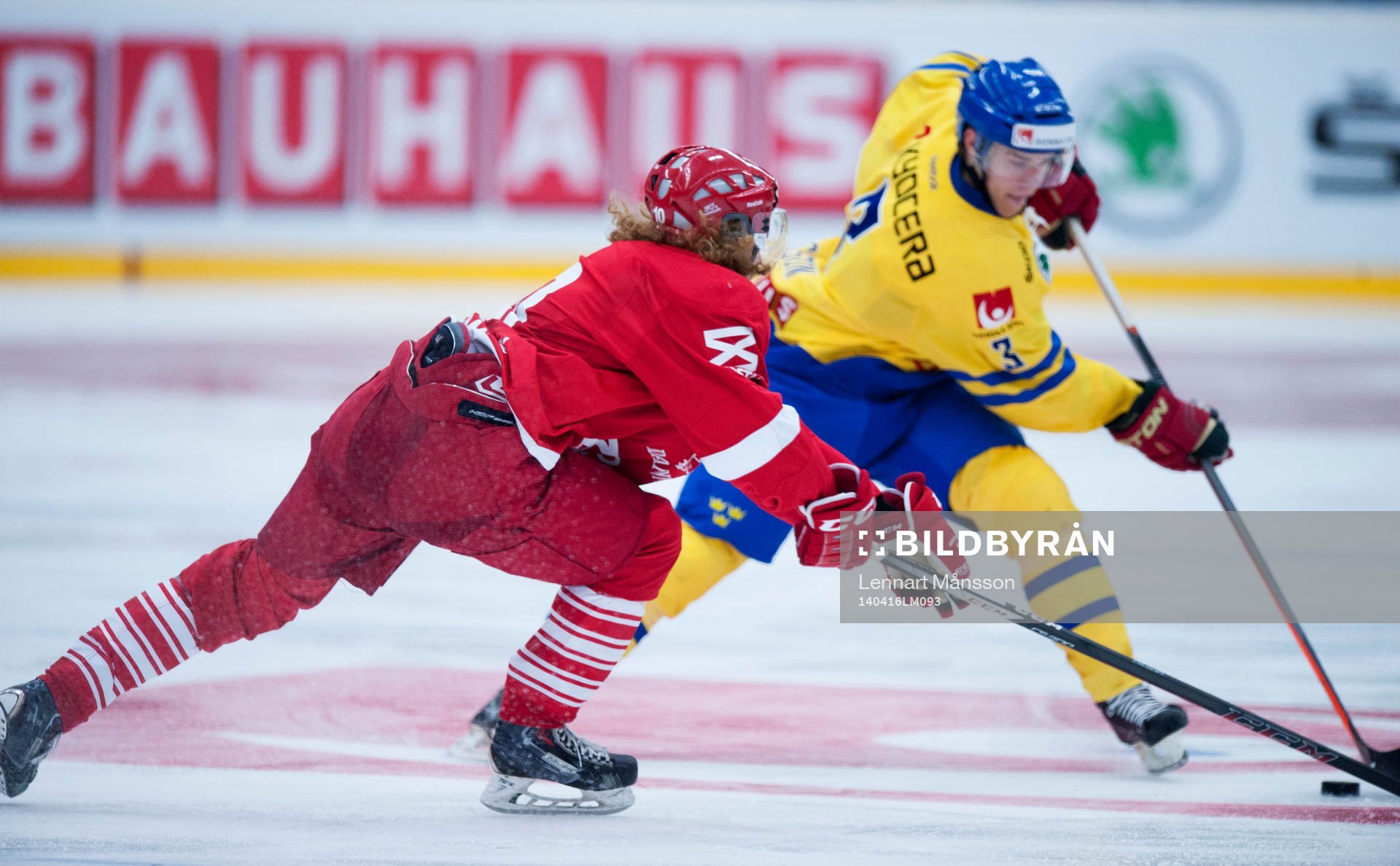 Sveriges Tom Nilsson i ishockeylandskampen mellan Sverige