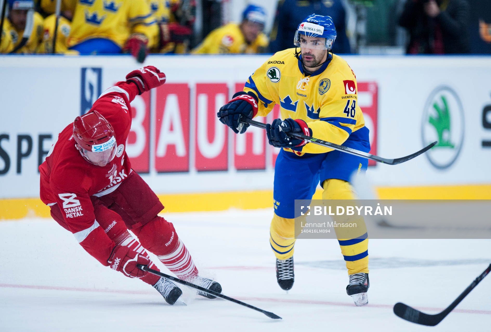 Sveriges Daniel Rahimi i ishockeylandskampen mellan Sverige