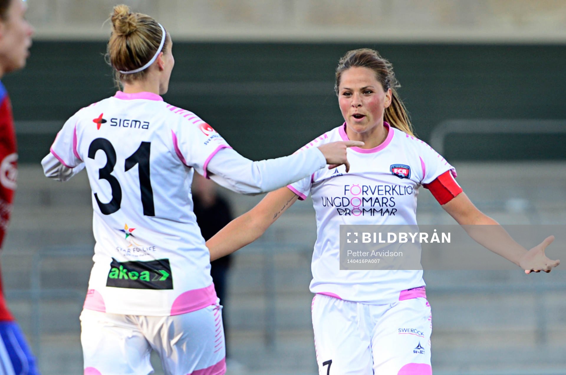 Rosengårds Sara Björk Gunnarsdottir jublar med Anja Mittag