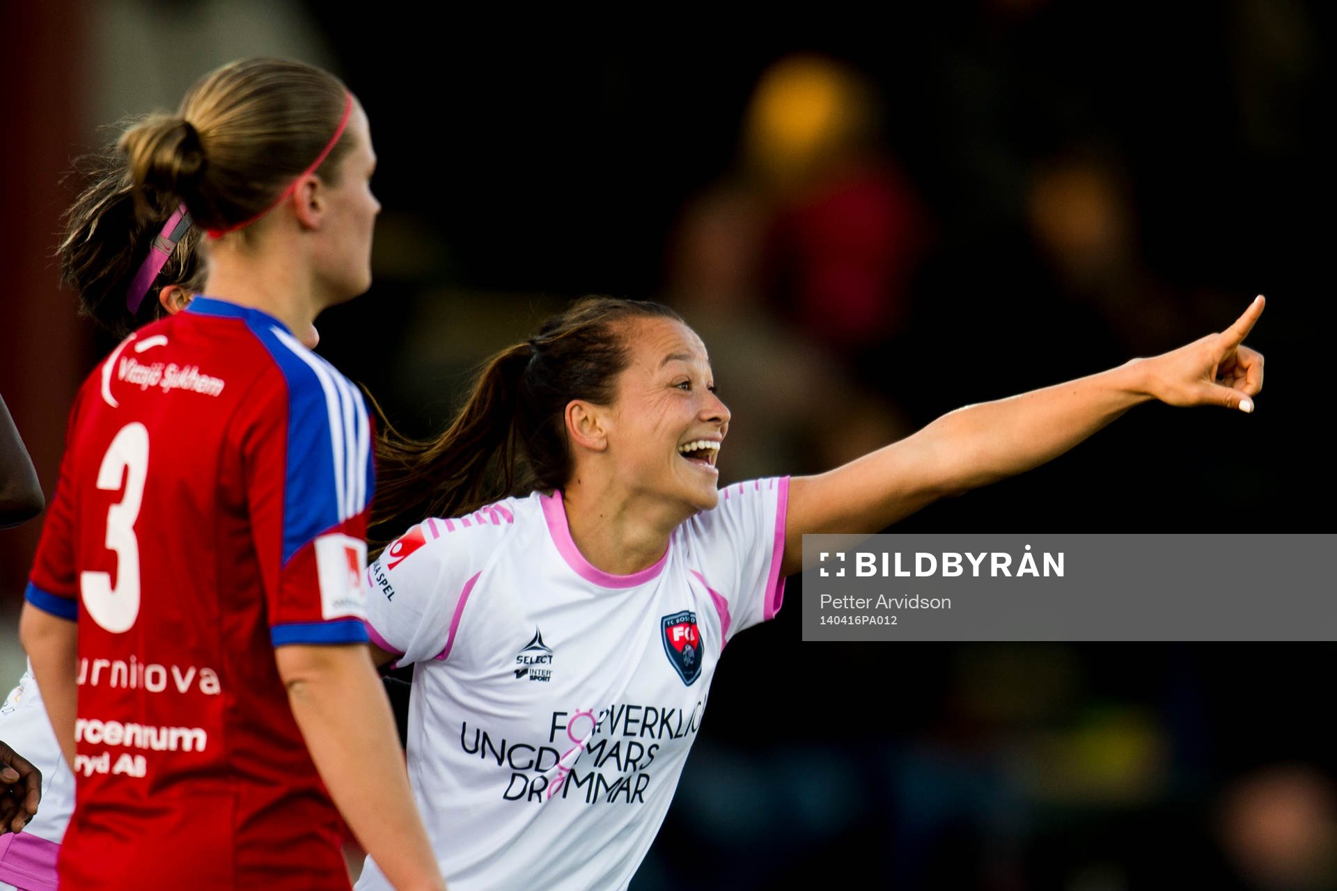 Rosengårds Alexandra Riley jublar