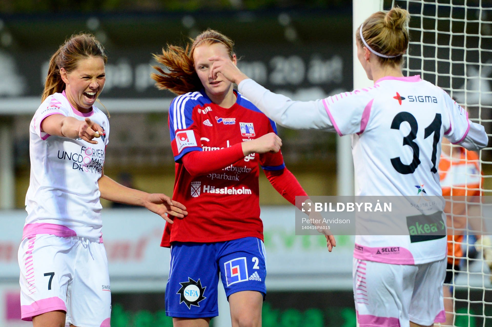 Rosengårds Sara Björk Gunnarsdottir jublar med Anja Mittag