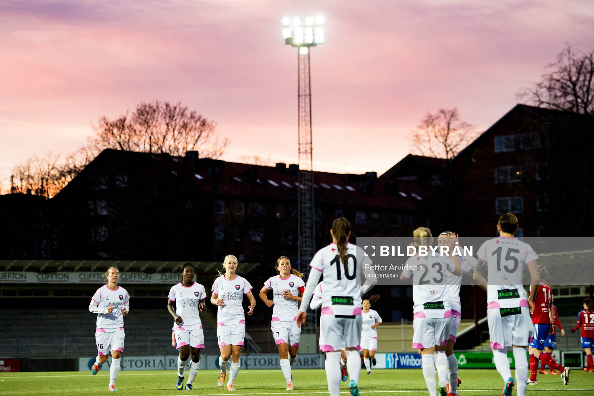 Rosengårds Lina Nilsson, Anita Asante, Amanda Ilestedt och Sara Björk Gunnarsdottir springer för att firar efter ett mål under fotbollsmatchen i Damallsvenskan mellan FC Rosengård och Vittsjö den 16 april 2014 i Malmö.