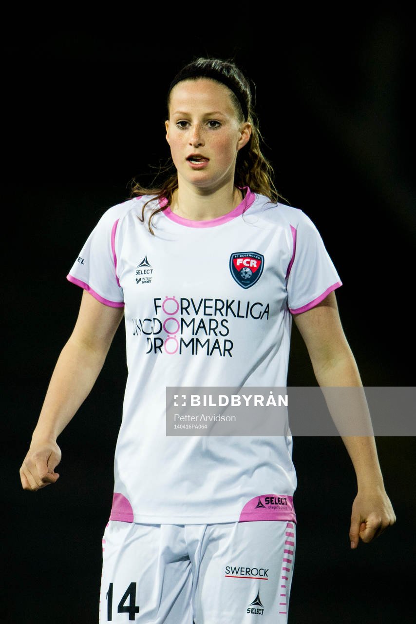 Rosengårds Nicoline Sørensen under fotbollsmatchen i Damallsvenskan mellan FC Rosengård och Vittsjö den 16 april 2014 i Malmö.