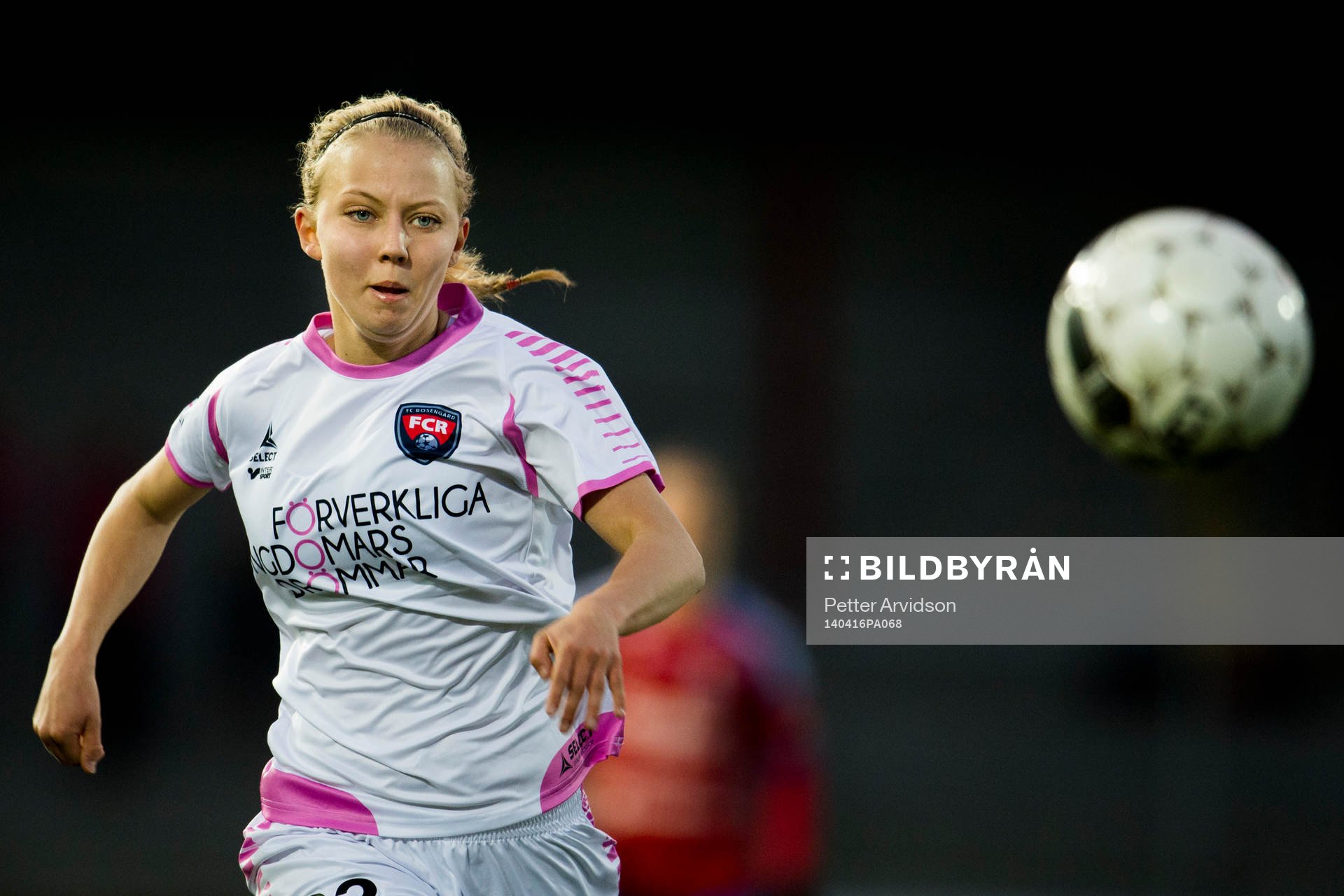 Rosengårds Nathalie Persson jagar en boll