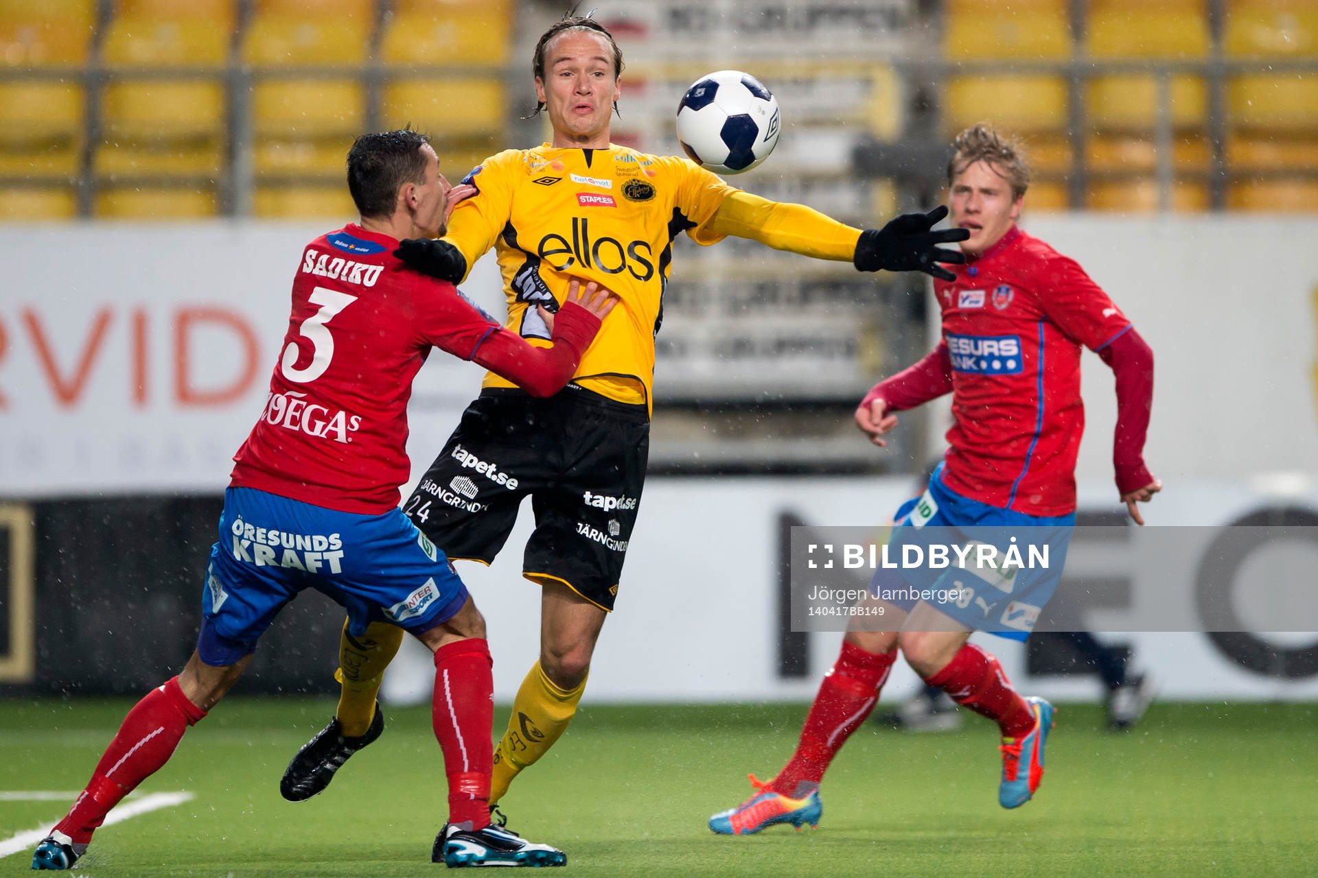 Elfsborgs Viktor Prodell och Helsingborgs Loret Sadiku i