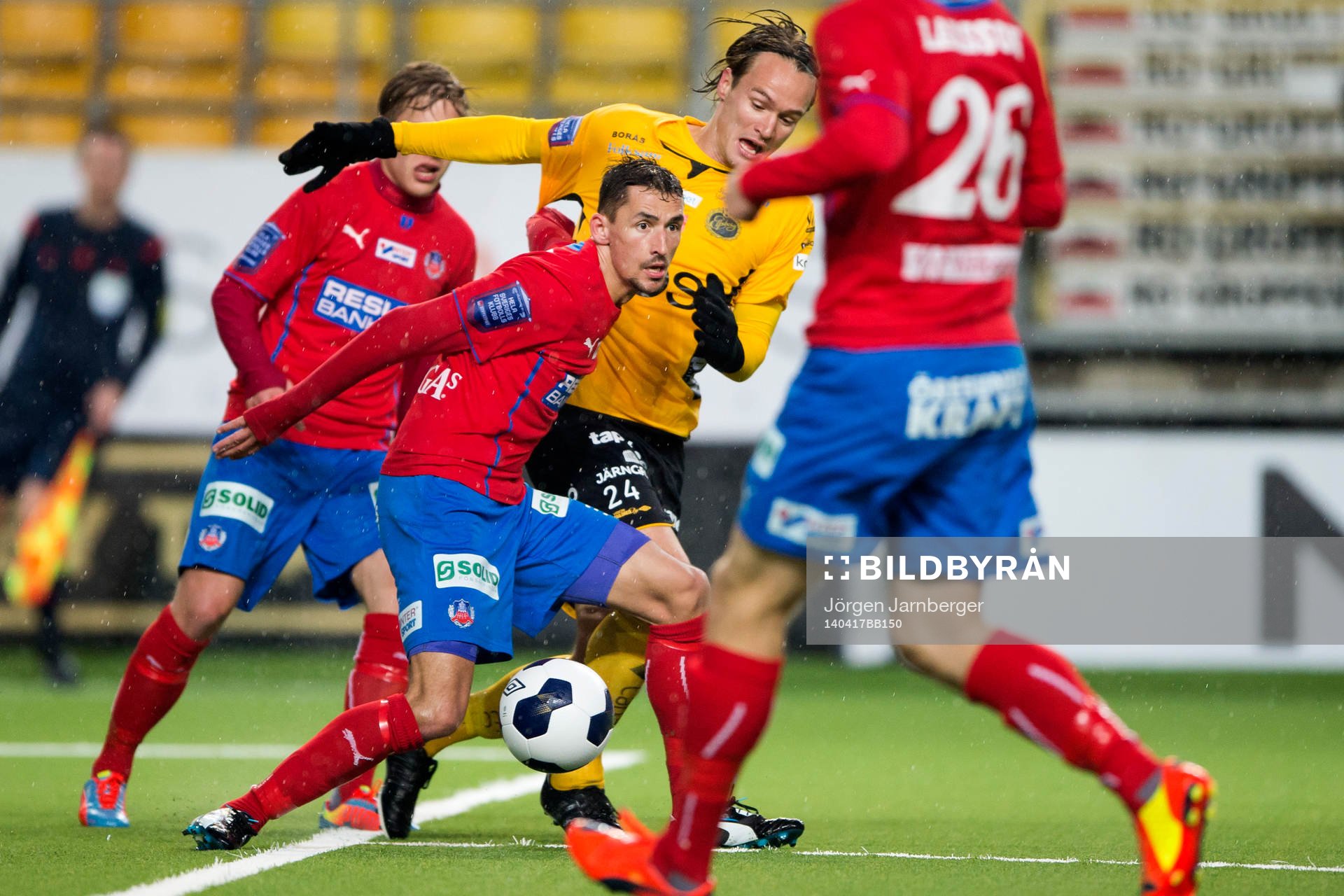 Kamp mellan Helsingborgs Loret Sadiku och Elfsborgs Viktor