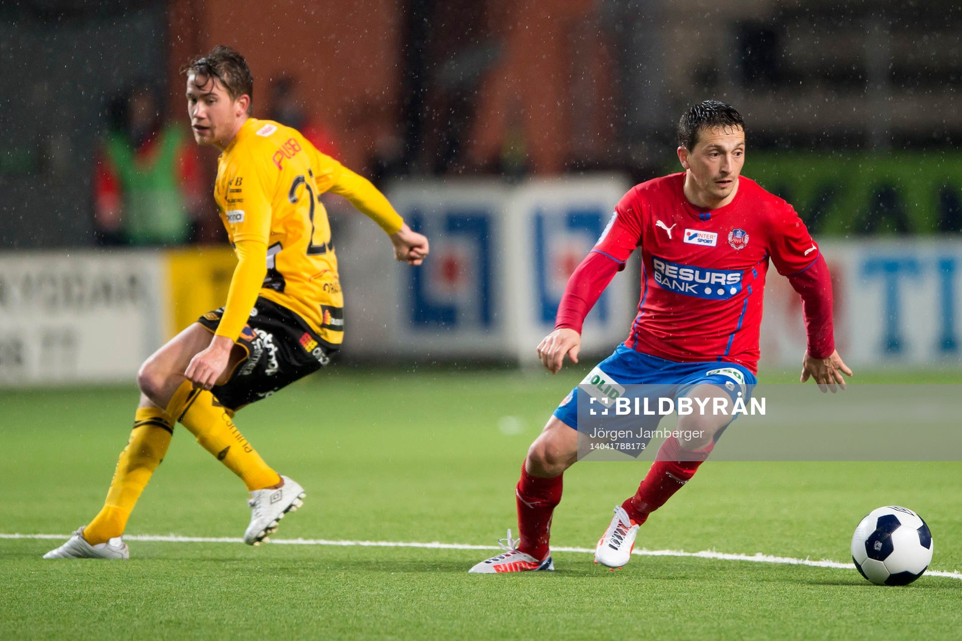 Helsingborgs Ardian Gashi lurar Elfsborgs Marcus Rohdén