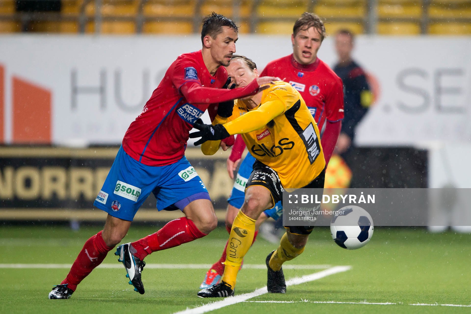 Tuff kamp mellan Helsingborgs Loret Sadiku och Elfsborgs