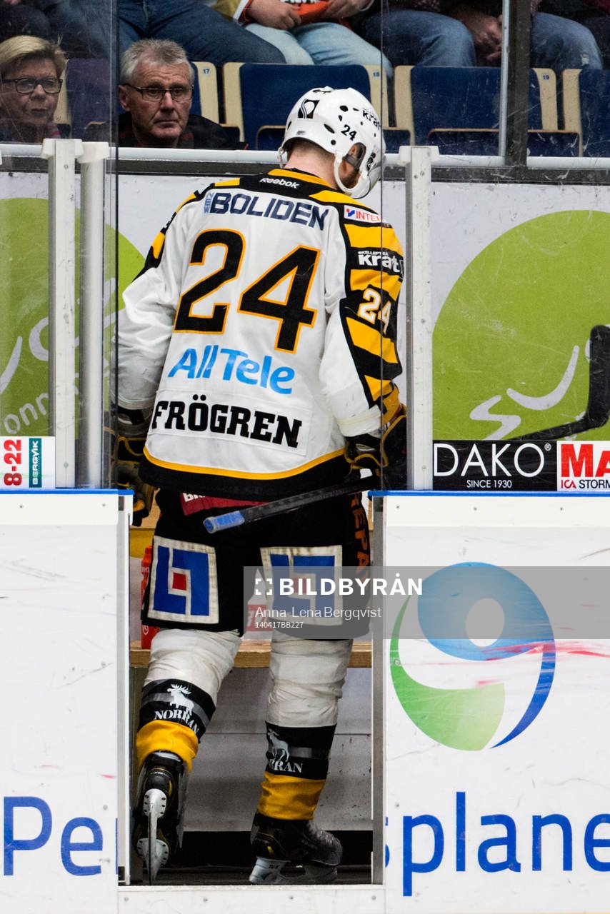 Skellefteås Jonas Frögren blir utvisad