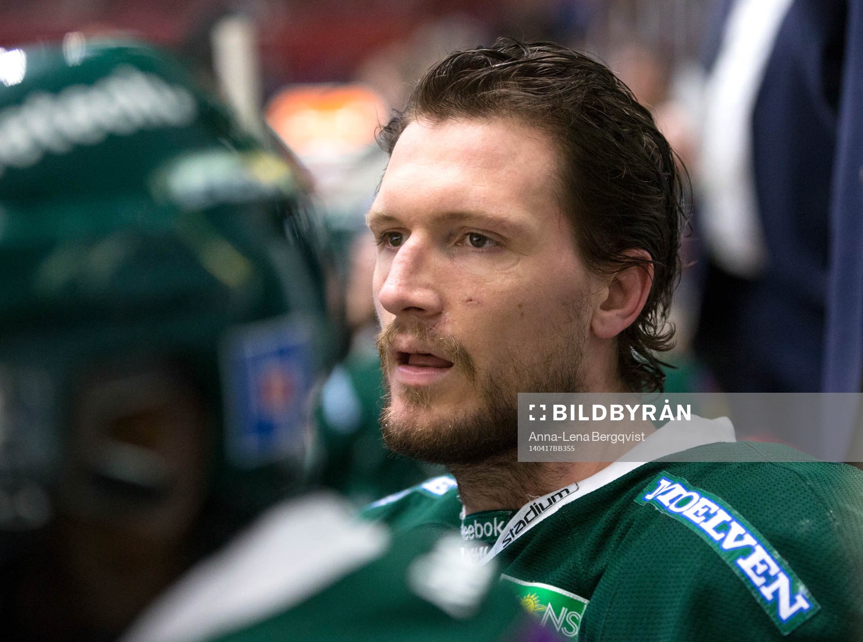 Färjestads Ole-Kristian Tollefsen utan hjälm