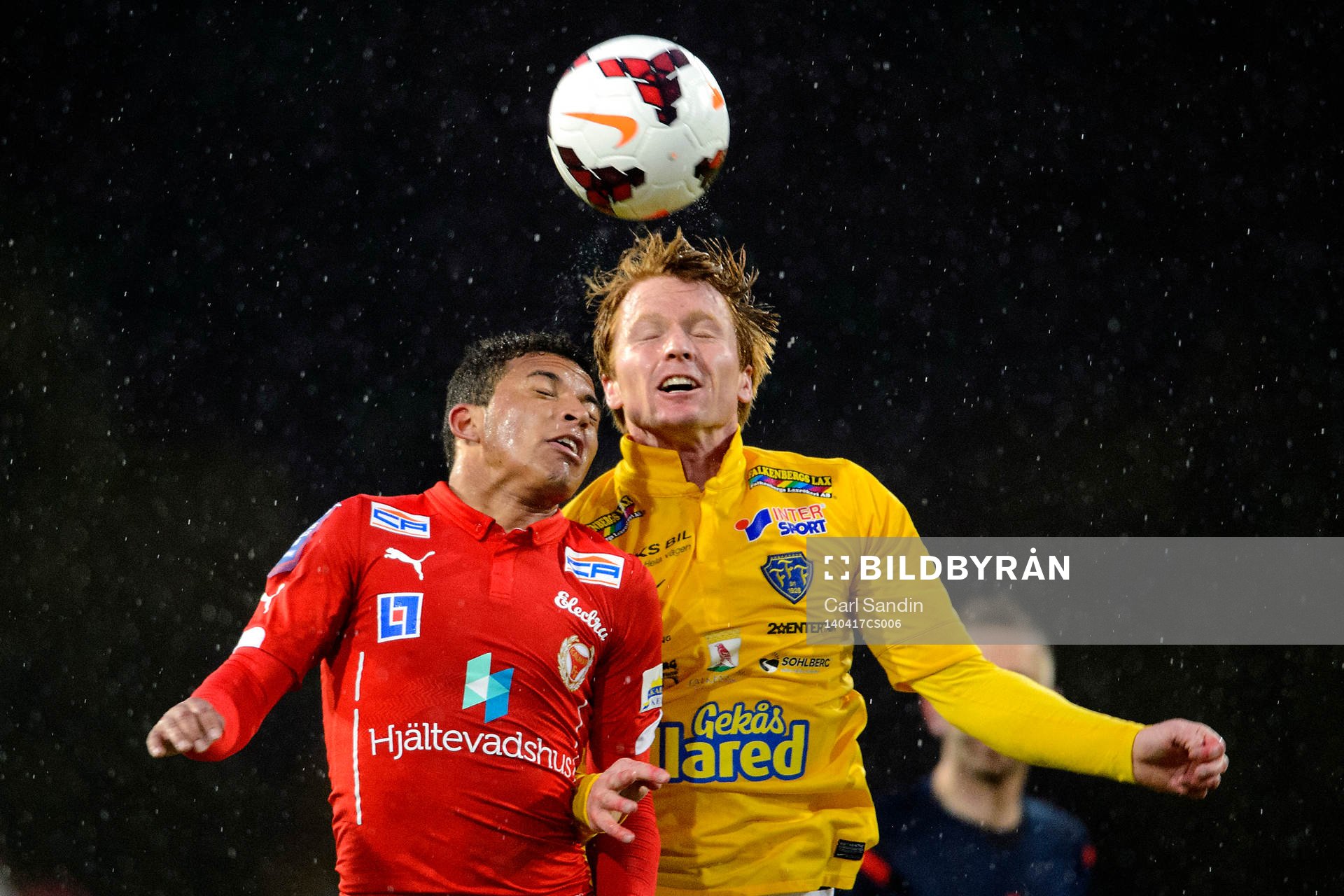 Kalmars Ismael Silva Lima i nickduell med Falkenbergs Dan