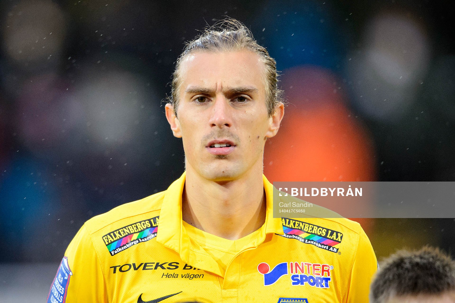 Falkenbergs Tobias Carlsson innan fotbollsmatchen i