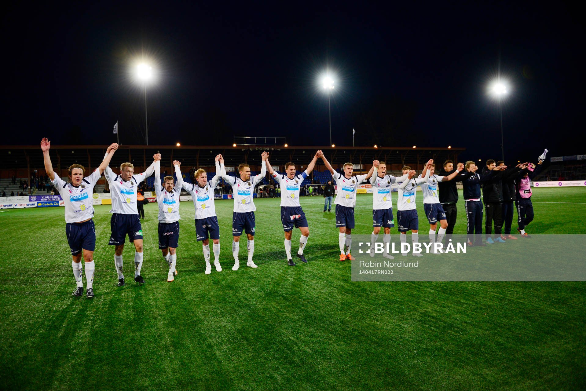 Spelarna i Gefle jublar