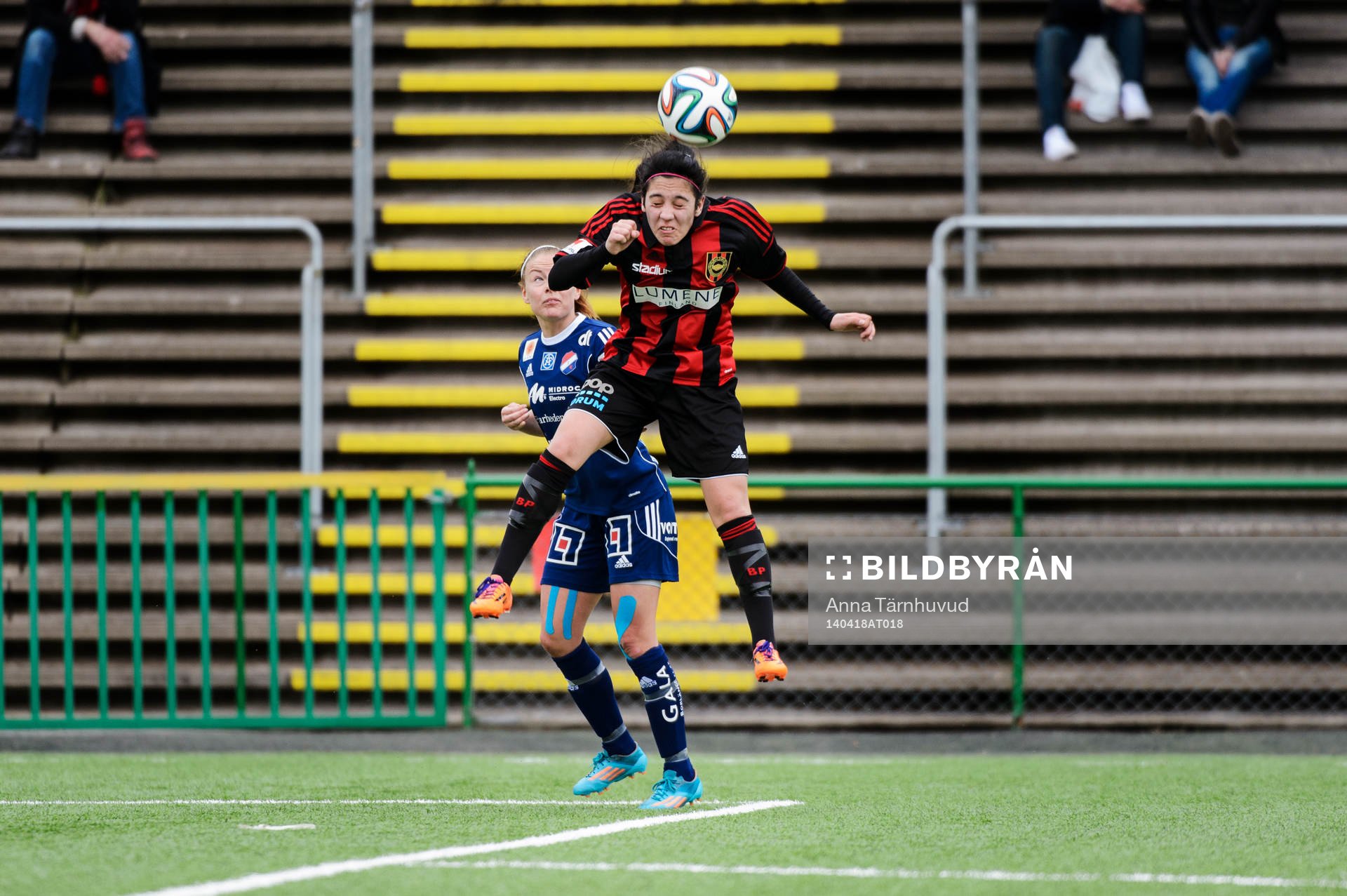 Brommapojkarnas Michelle Rojas Flores nickar framför