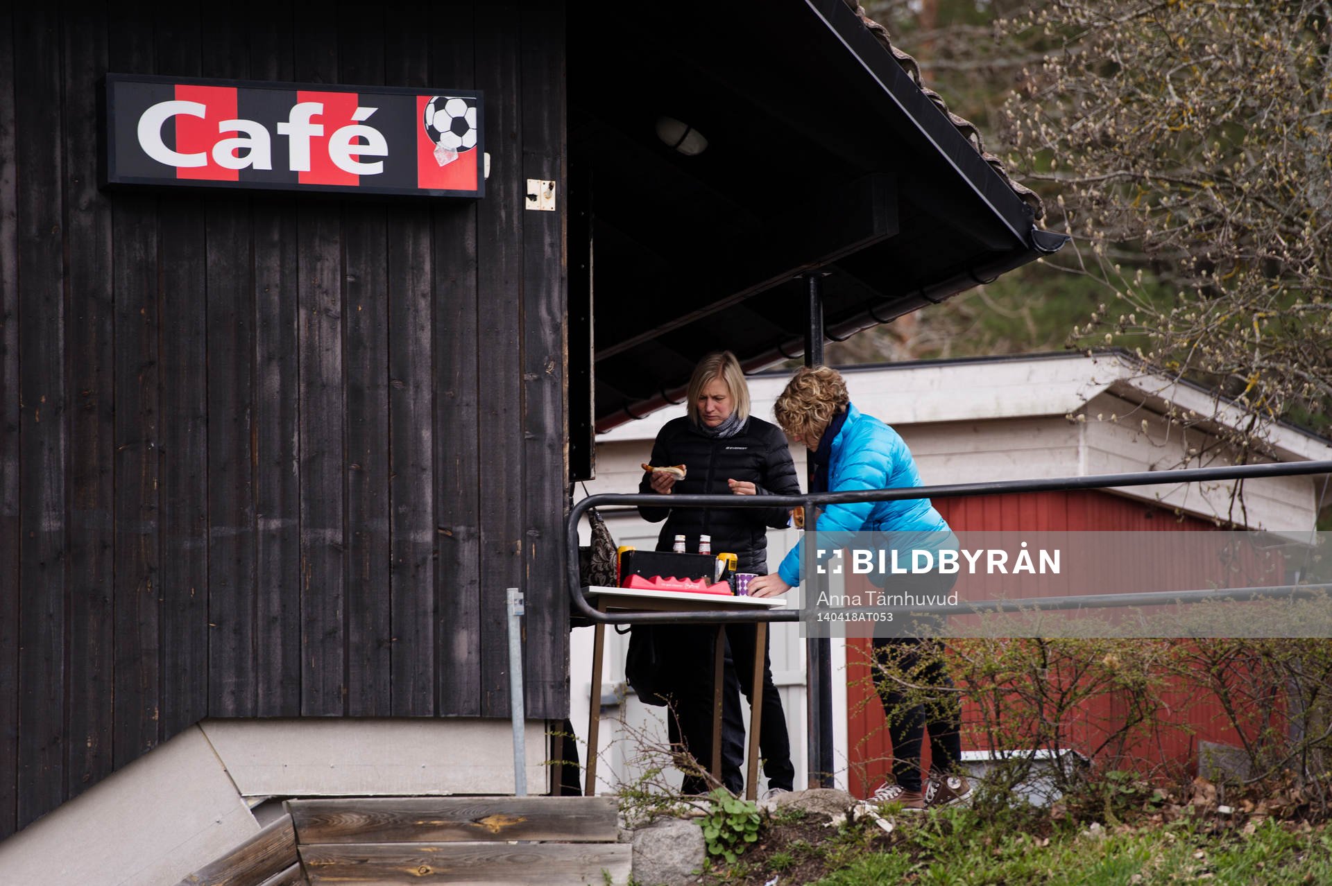 Korvpaus på Grimsta IPs café