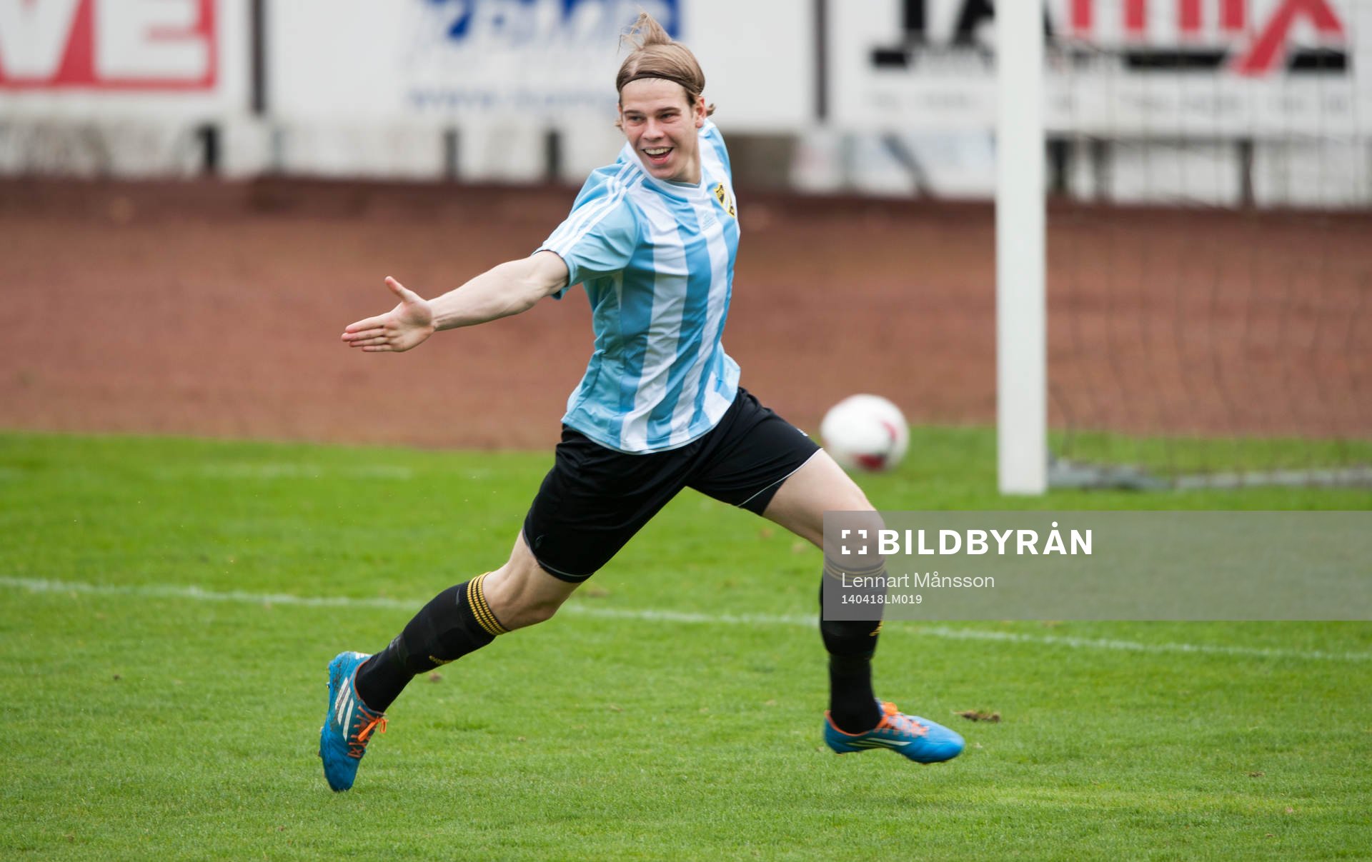 IFK Hässleholms Filip Ranmo har gjort 0-1 och jublar i