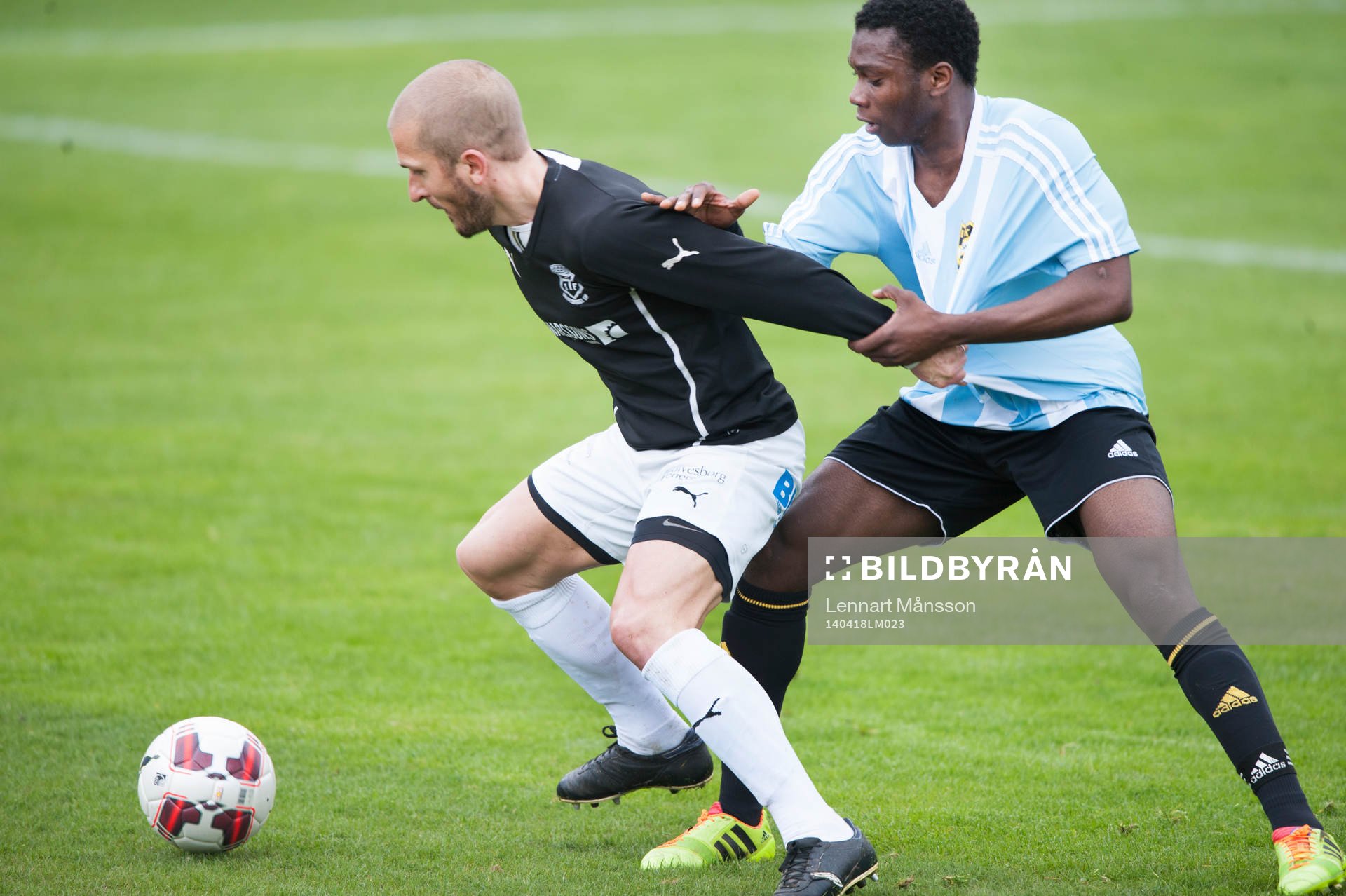 Hässleholms Junior Bangura mot Sölvesborgs Johan Svensson