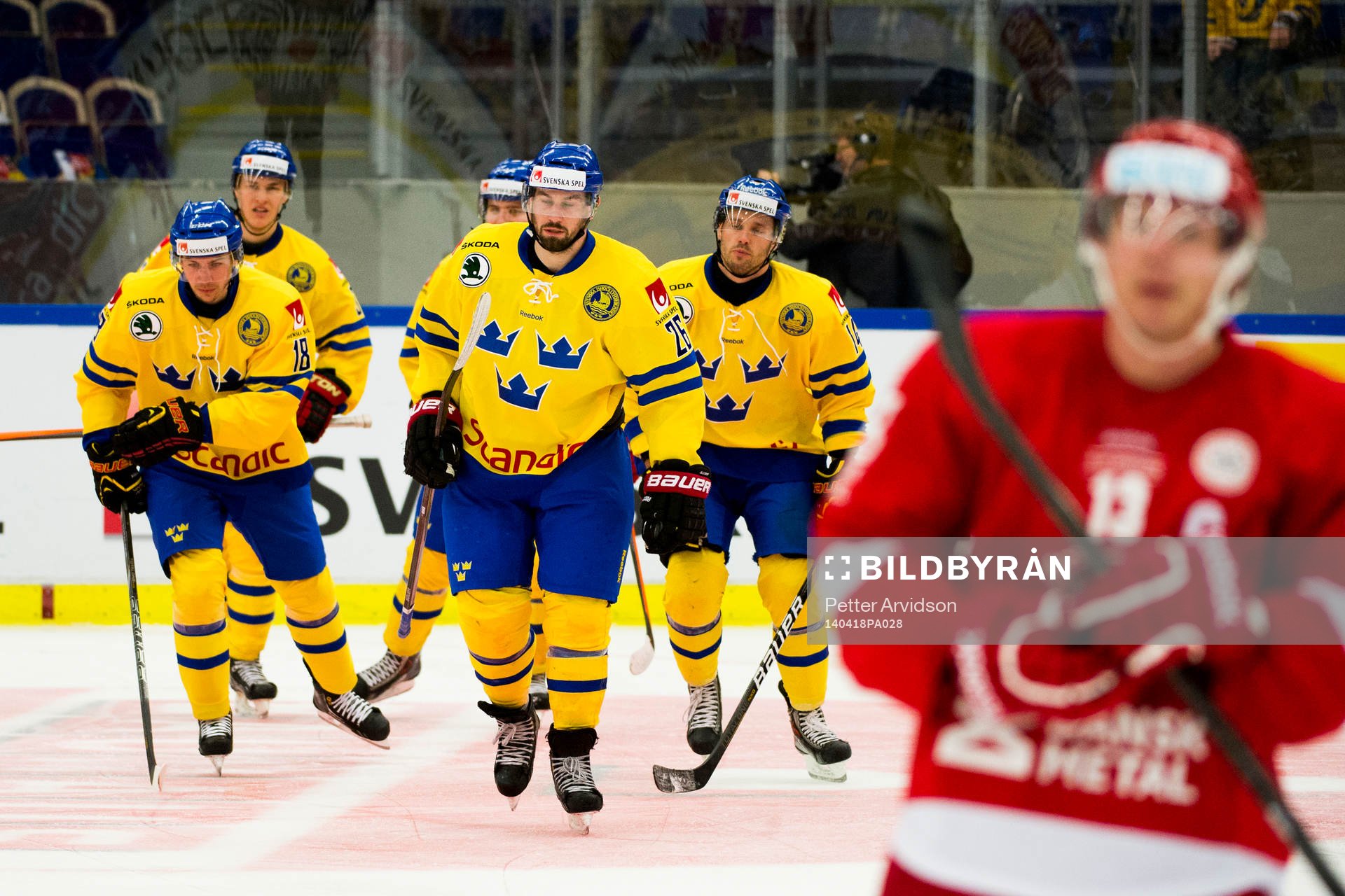 Sverige med Niklas Olausson i täten åker mot båset