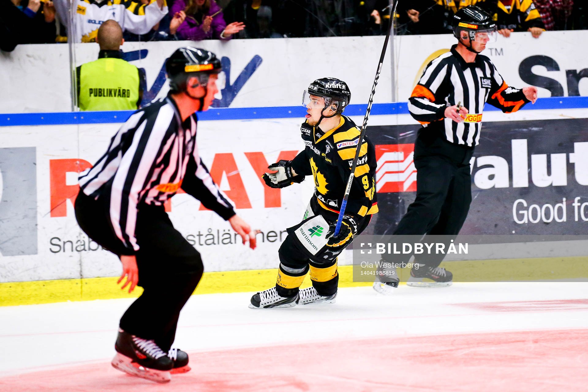 Skellefteås Viktor Arvidsson jublar mot Färjestad