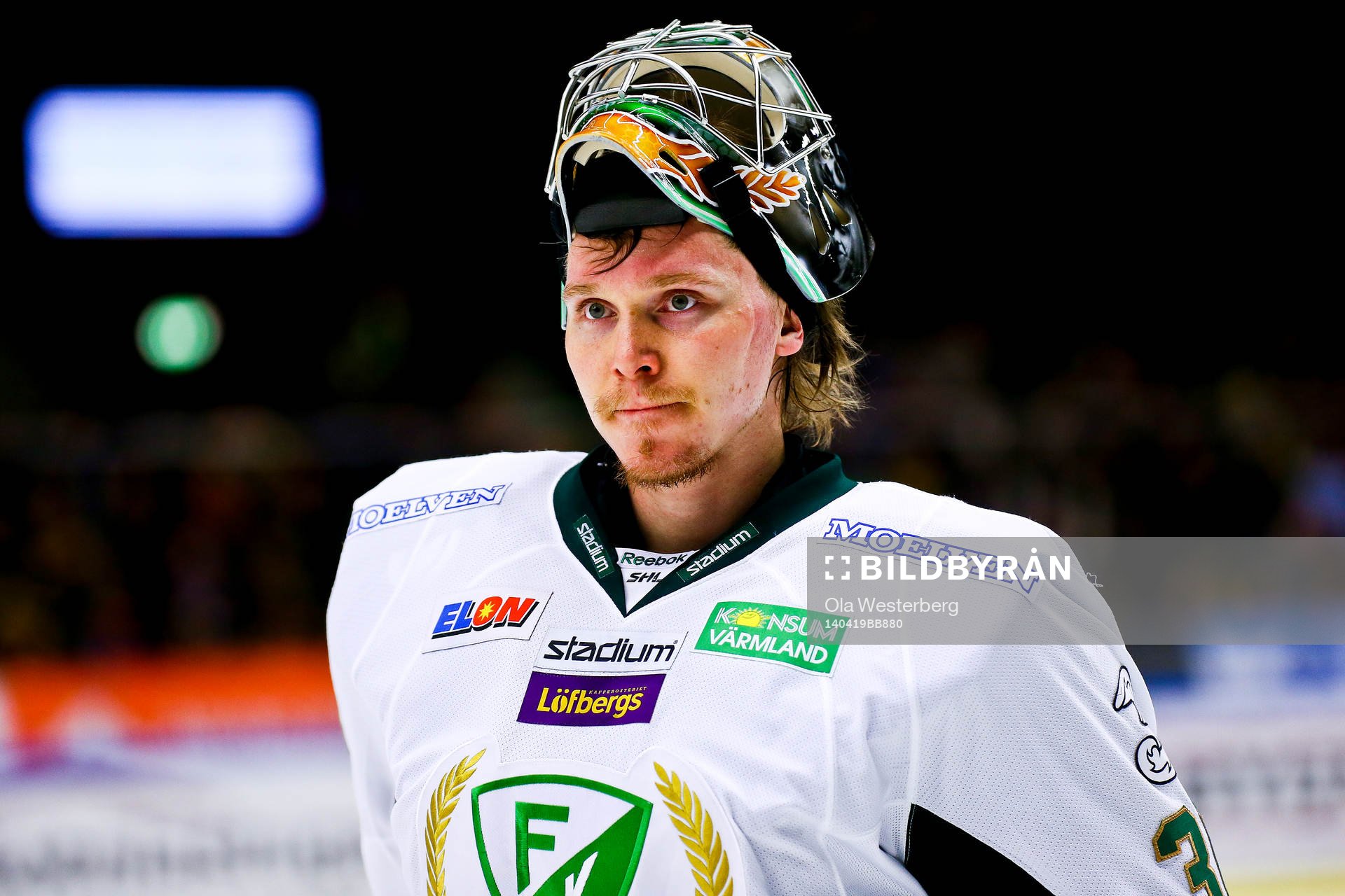 Färjestads målvakt Pekka Tuokkola deppar