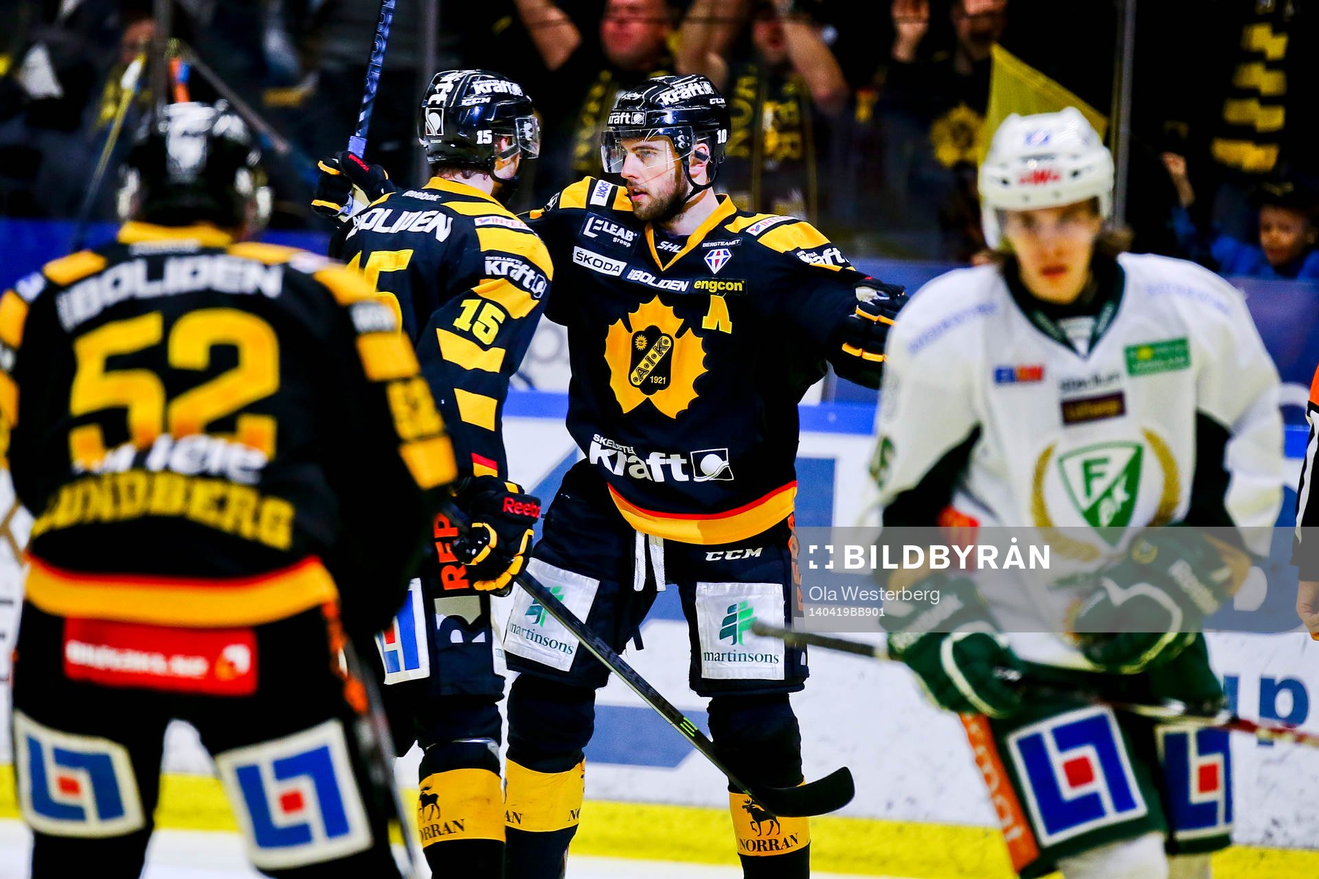 Skellefteås Joakim Lindström jublar mot Färjestad