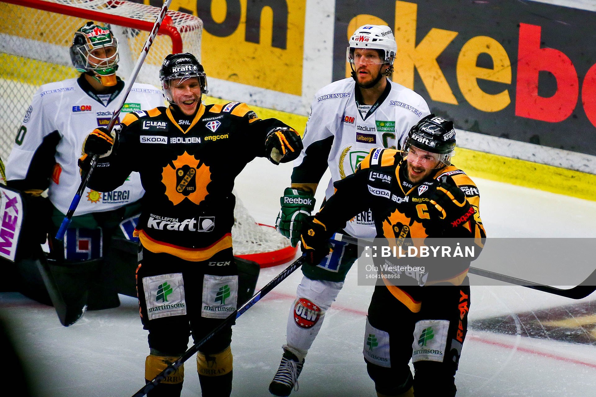 Skellefteås Jimmie Ericsson och Erik Forsell jublar mot