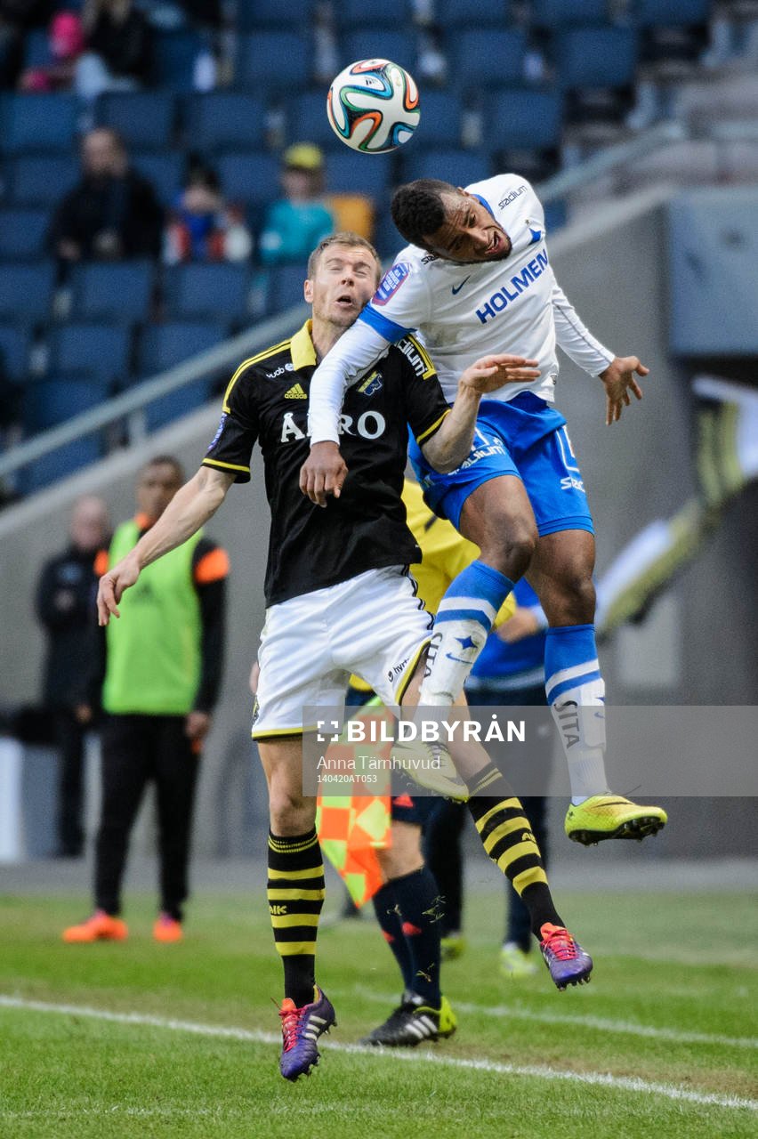 s Per Karlsson och Norrköpings Isaac Kiese Thelin i