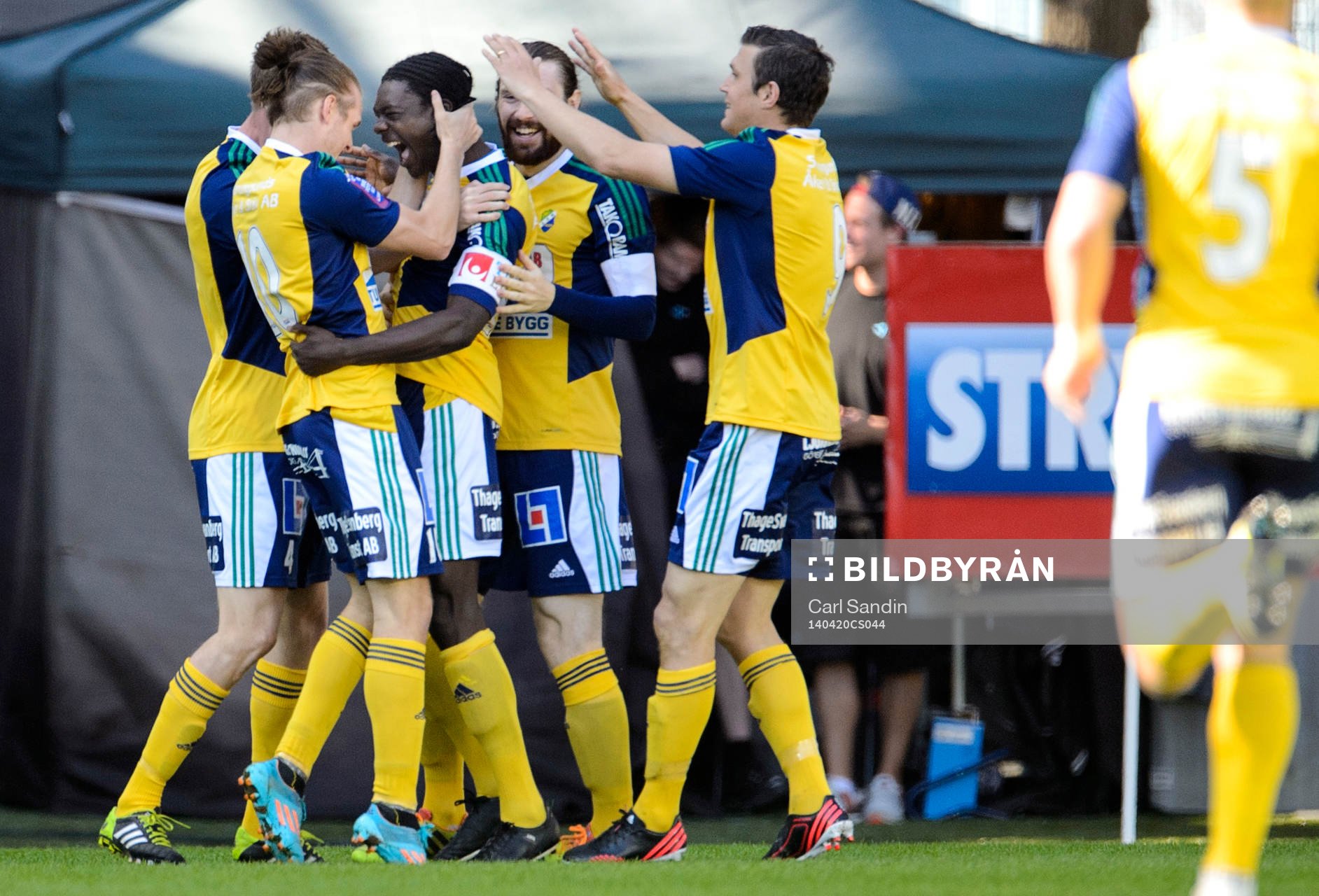 Ljungskiles Ken Sema firar efter 0-1 under fotbollsmatchen i Superettan mellan GAIS och Ljungskile den 20 april 2014 i Göteborg.