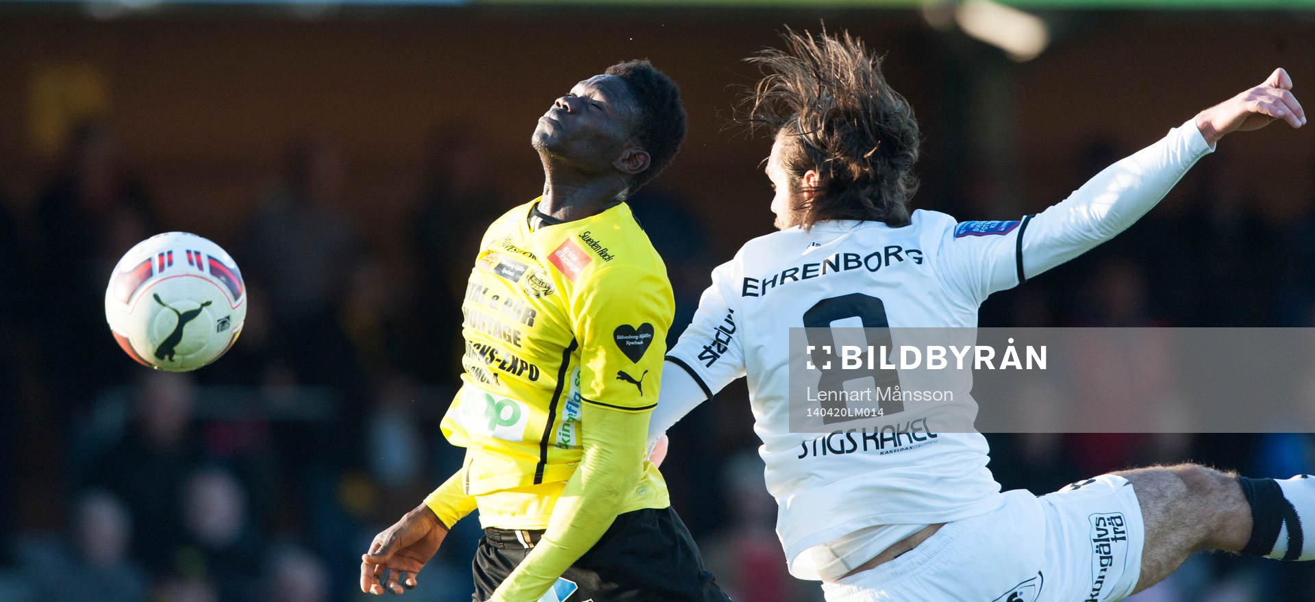 Häckens Ivo Pekalski och Mjällbys Kwame Bonsu i matchen i