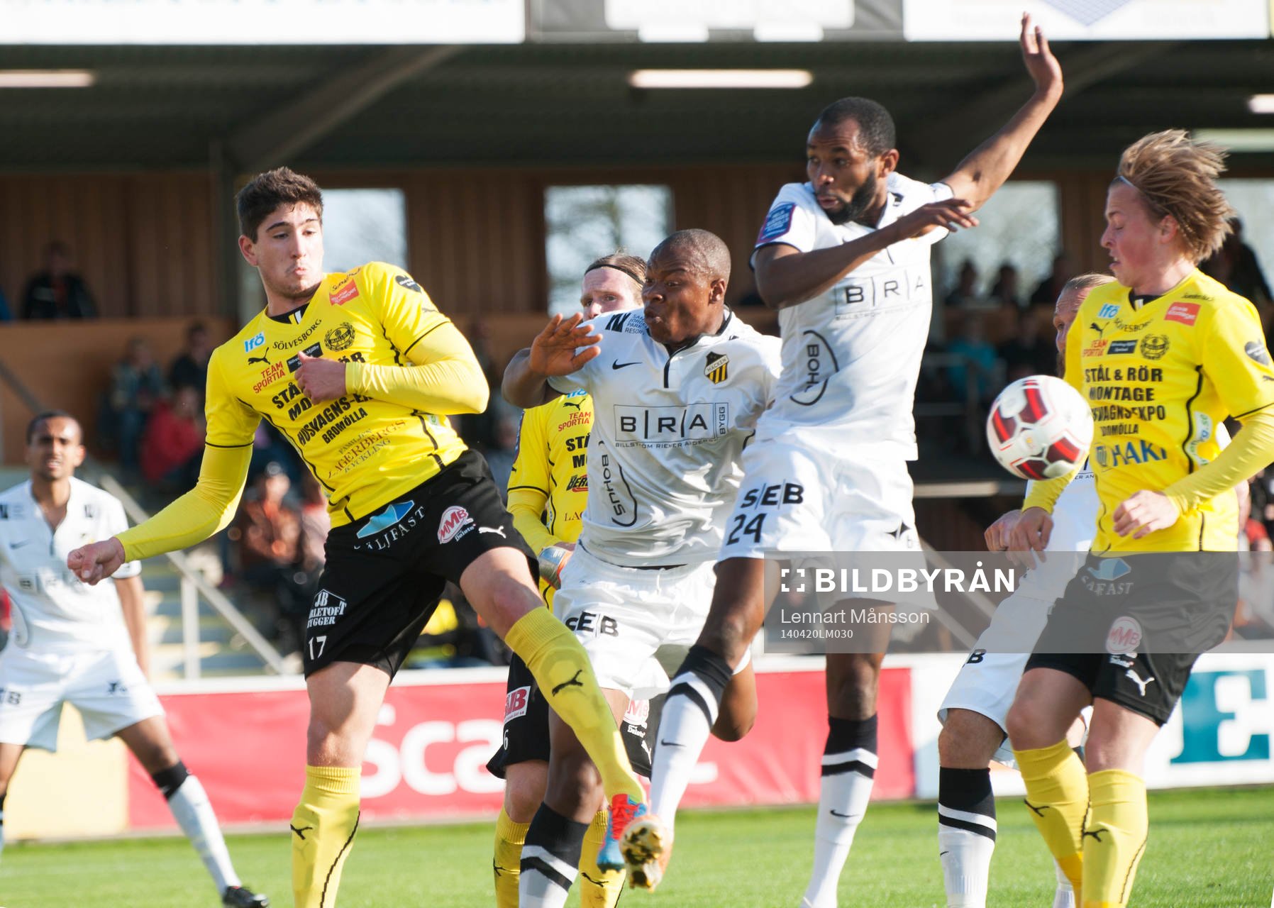 Häckens Carlos Strandberg och René Makondele mot