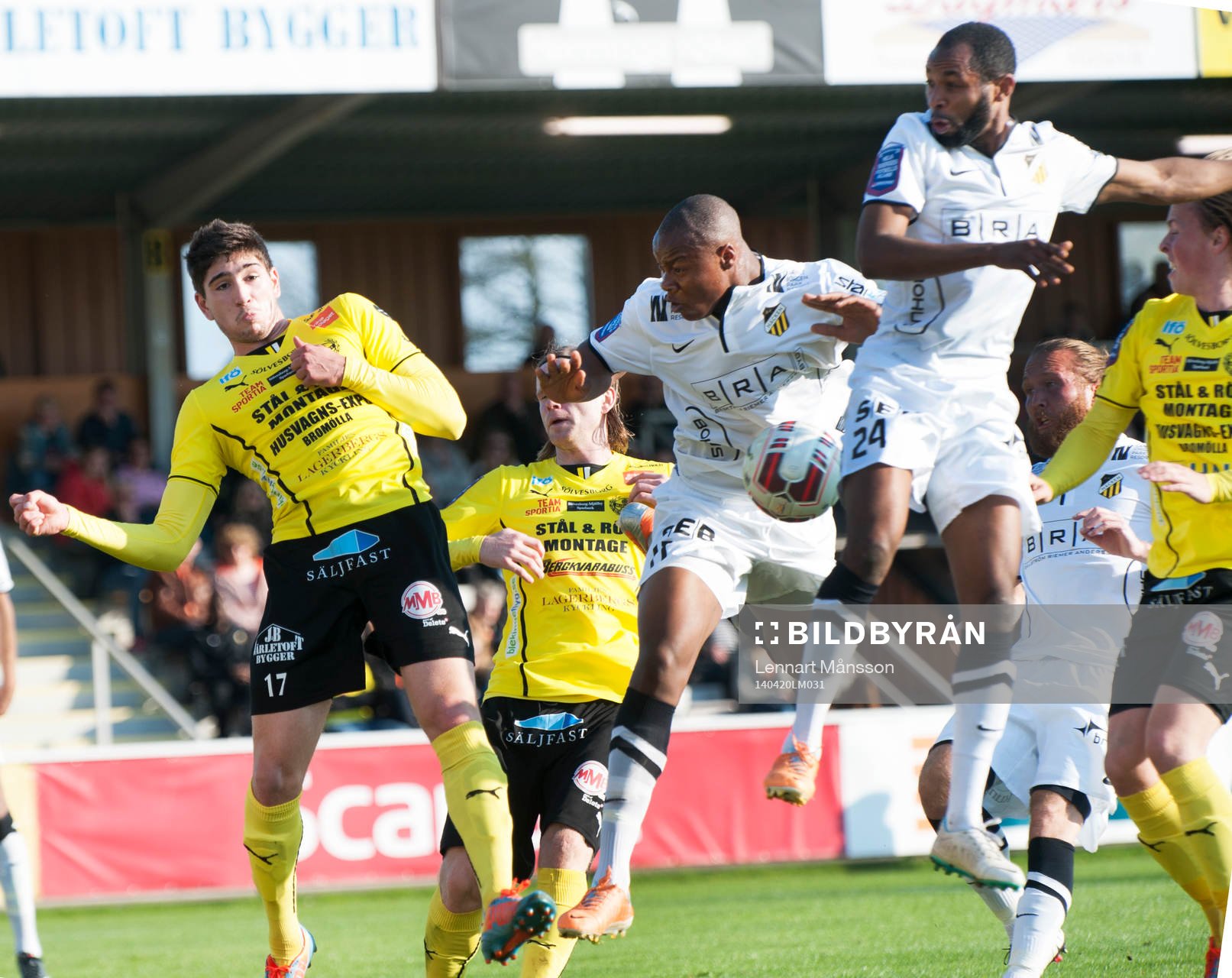Häckens Carlos Strandberg och René Makondele mot