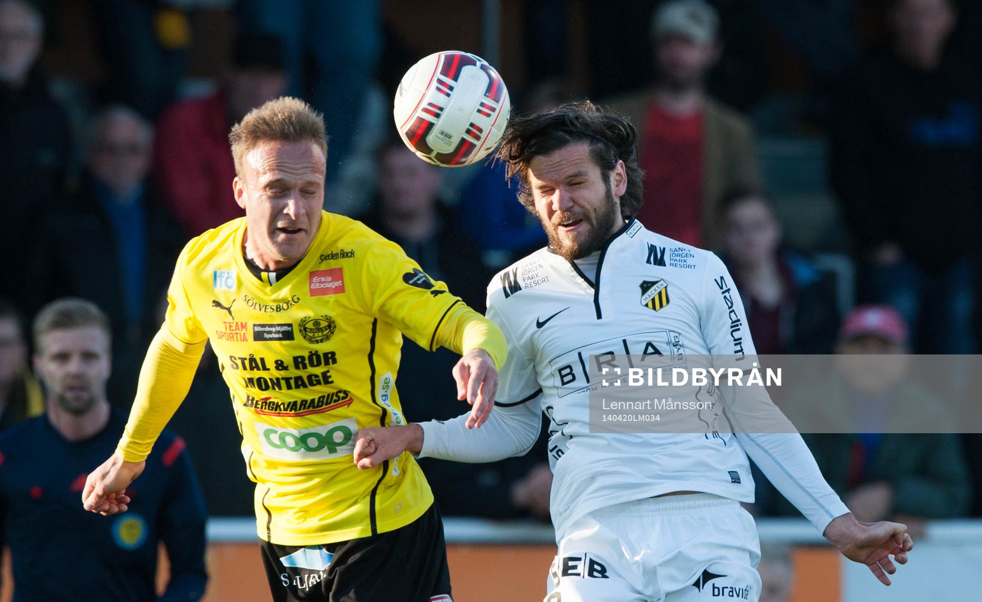 Häckens Ivo Pekalski och Mjällbys Marcus Ekenberg i