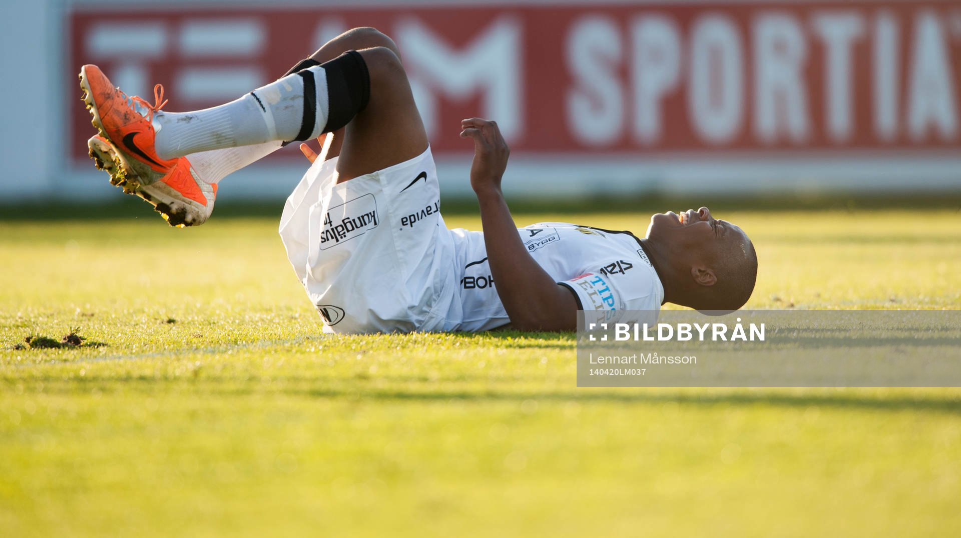 Häckens matchhjälte Carlos Strandberg skadades och utgick