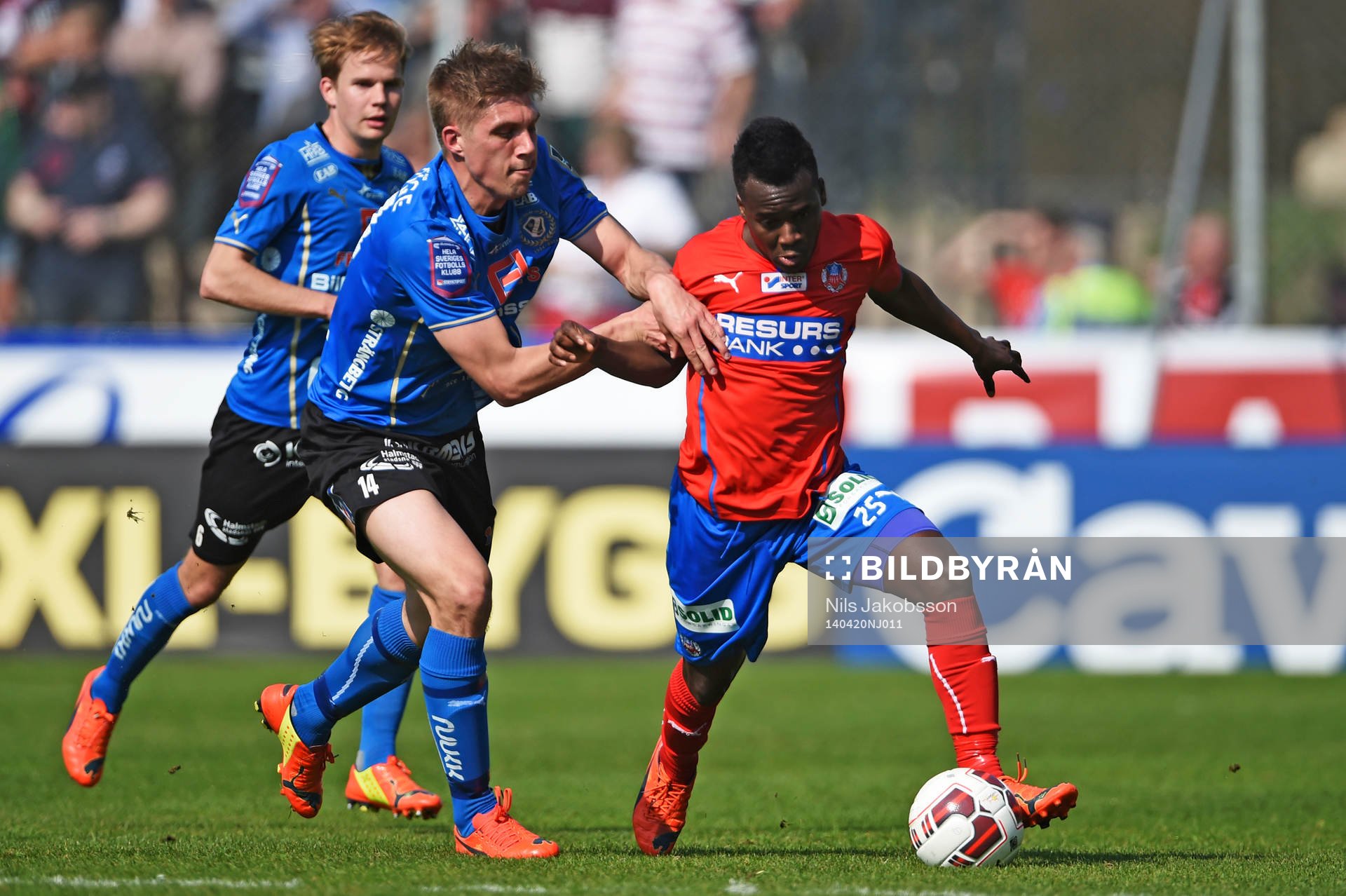 Halmstads Mikael Boman och Helsingborgs David Accam