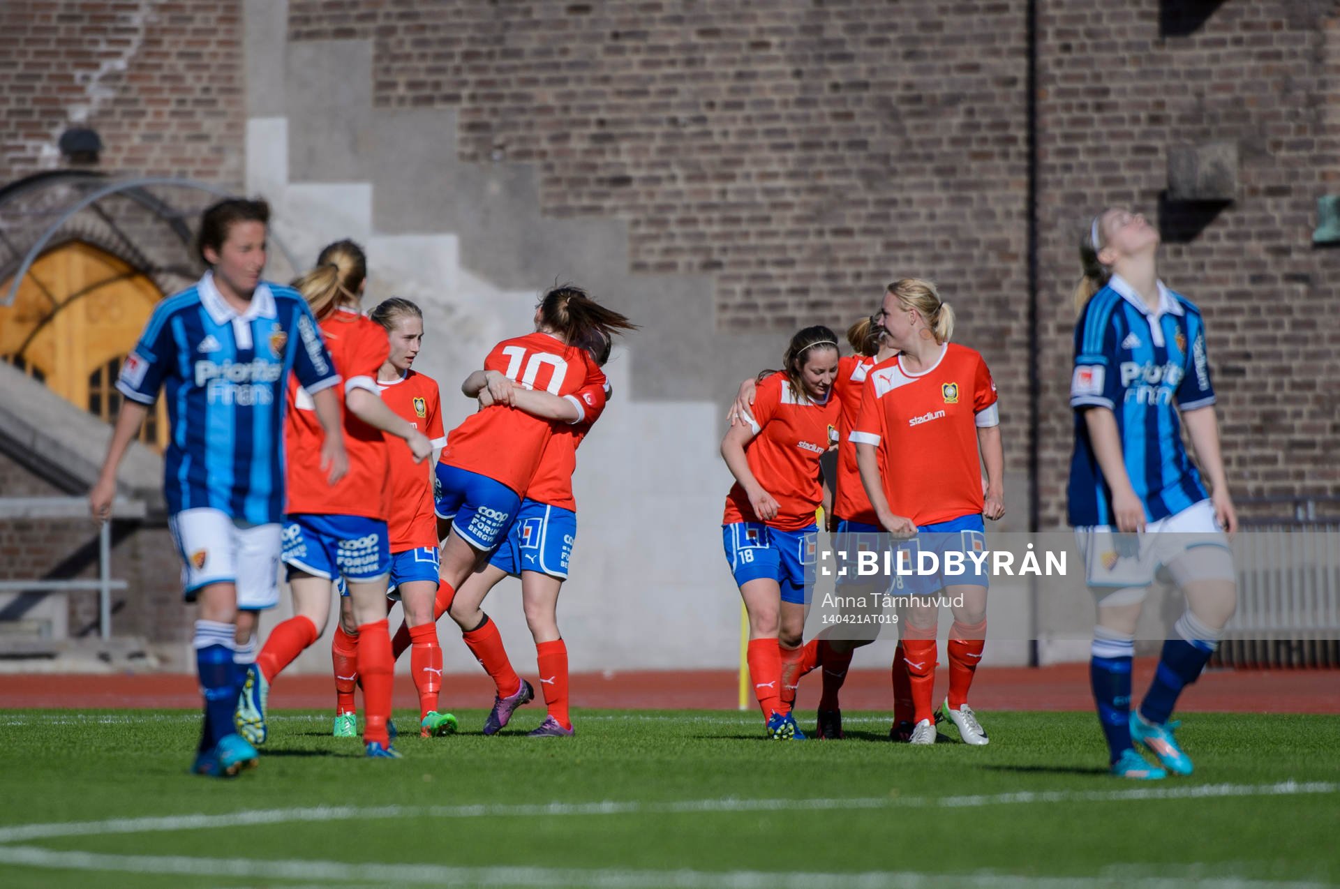 QBIKs spelare jublar och Djurgårdens spelare deppar