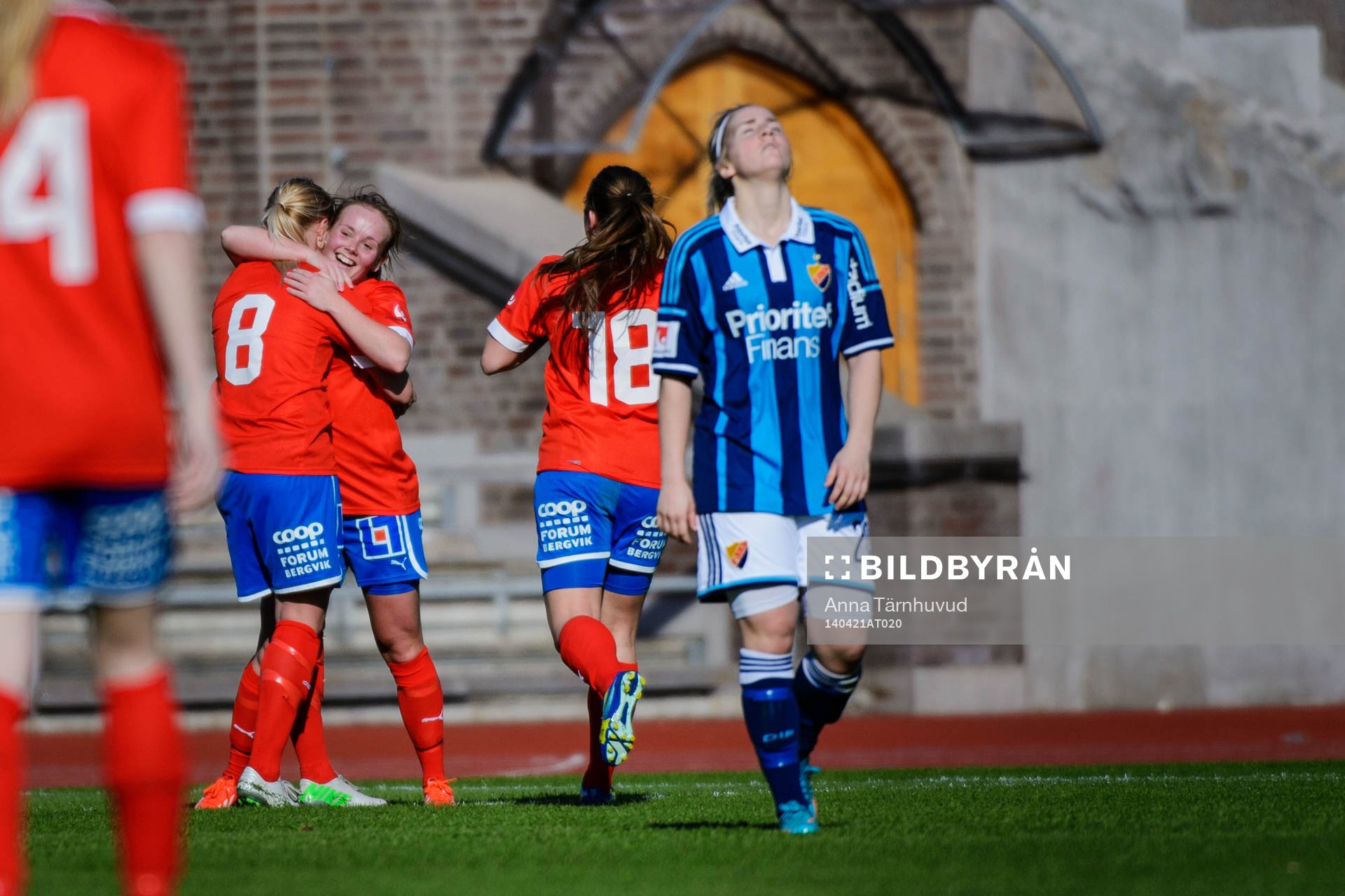 QBIKs spelare jublar och Djurgårdens spelare deppar